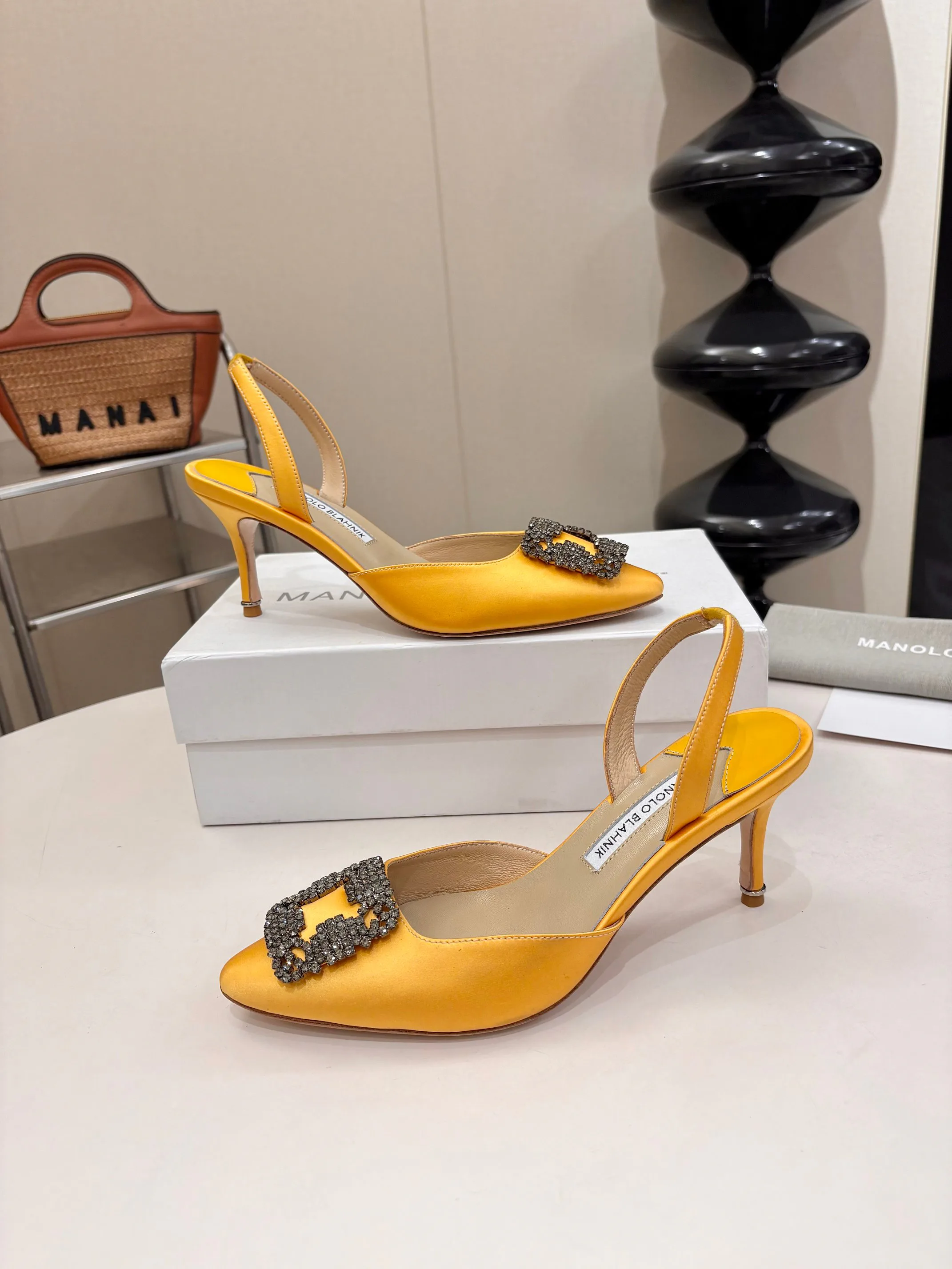 Women's Heels MANOLO BLAHNIK 17163300