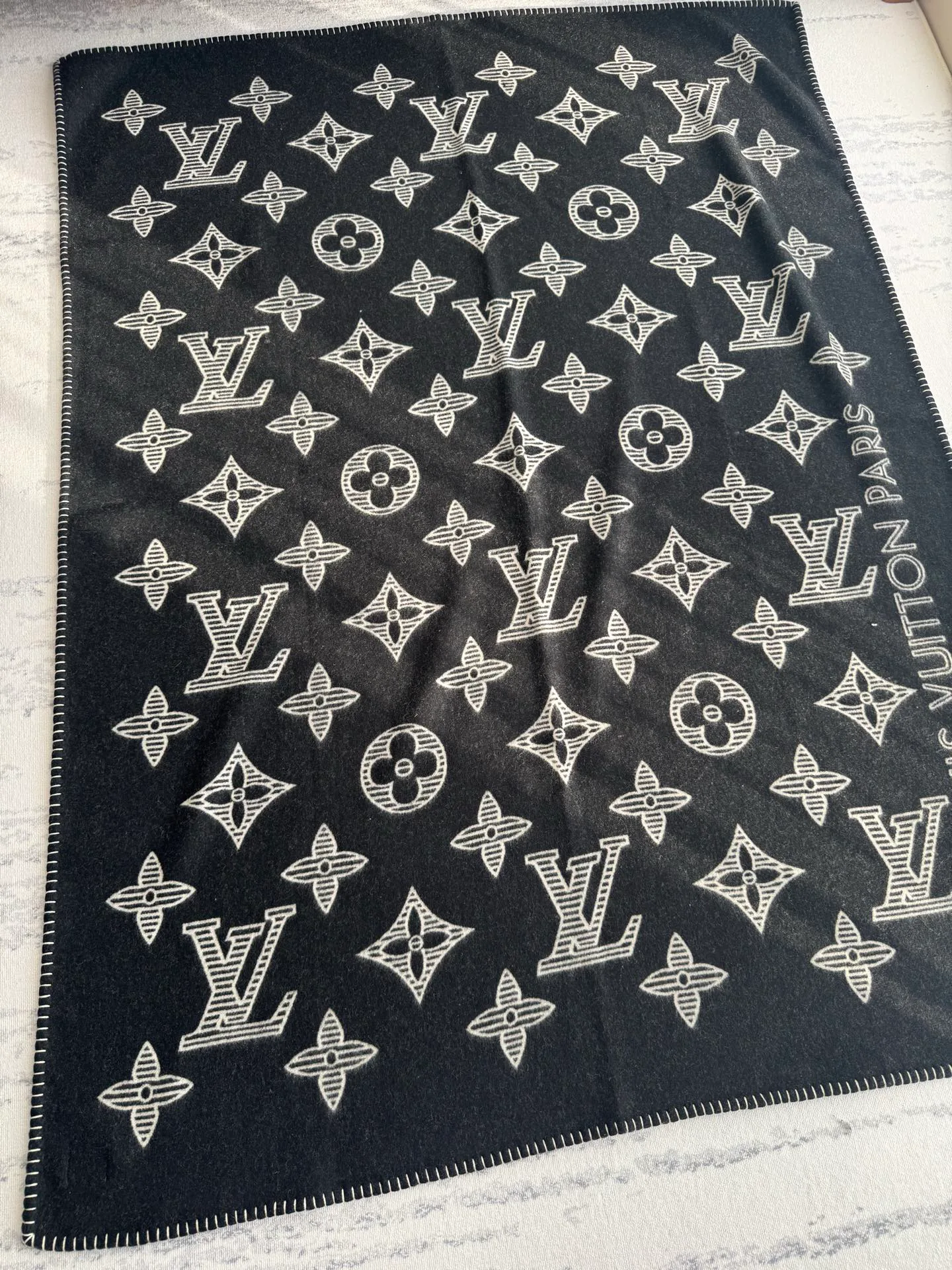 Textiles LOUIS VUITTON 18361612