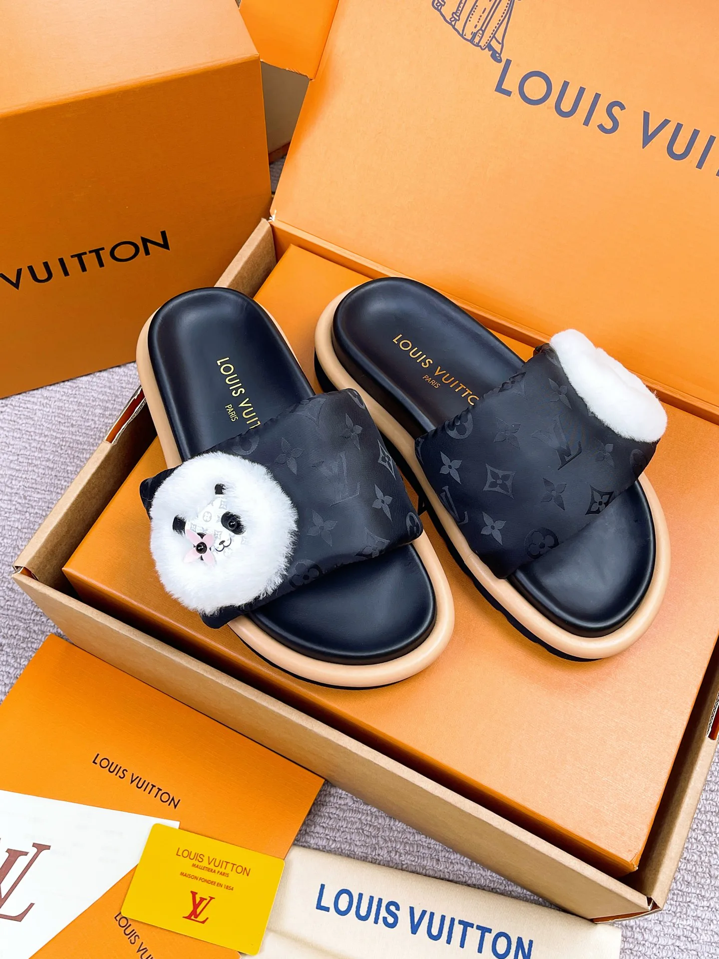 Women's Flip-Flops LOUIS VUITTON 18142869