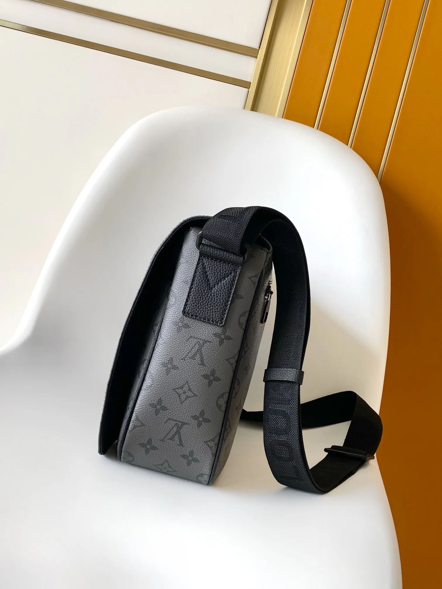 Women's Shoulder Bags LOUIS VUITTON 17949153