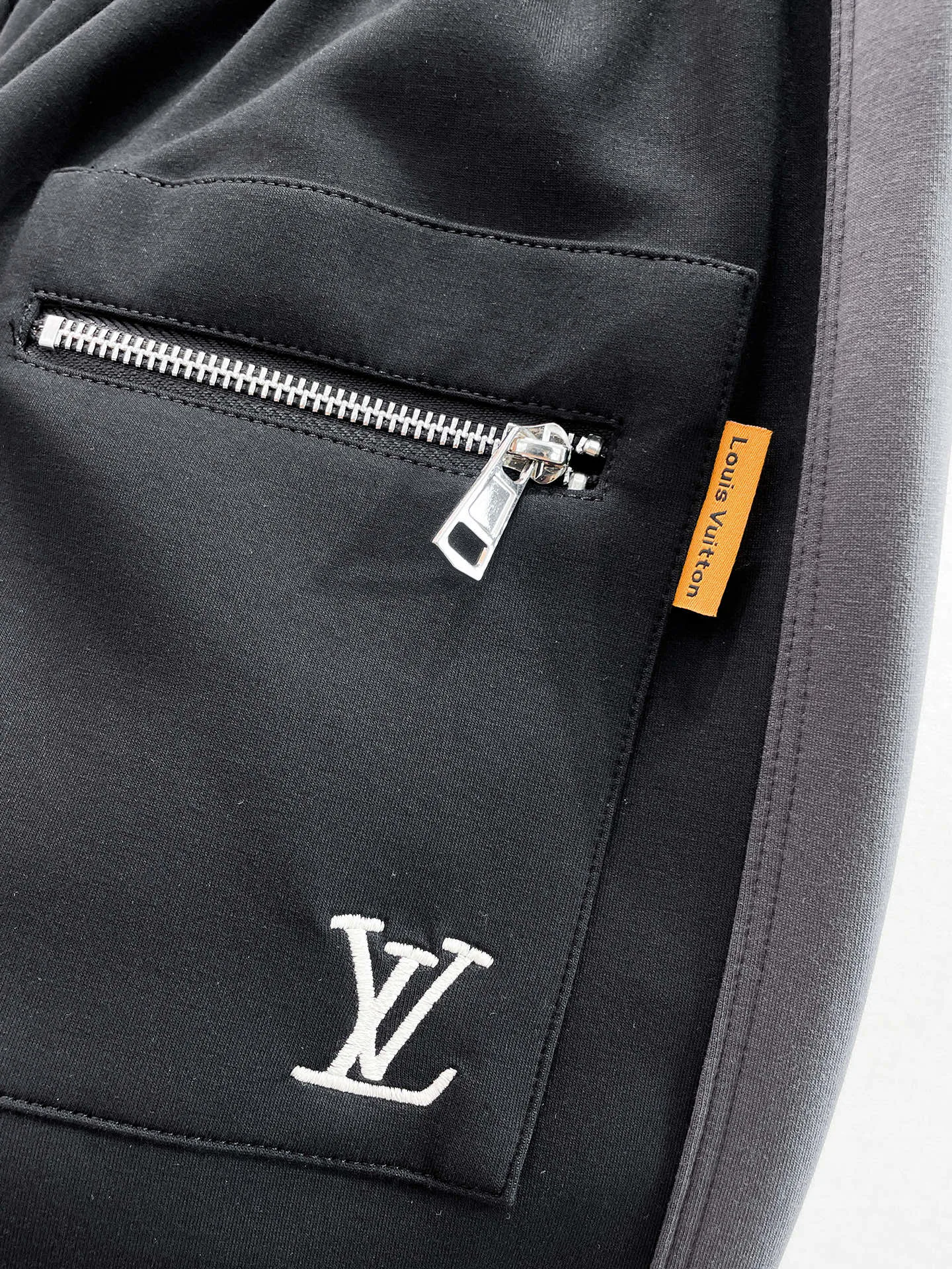 Men's Trousers LOUIS VUITTON 18499562