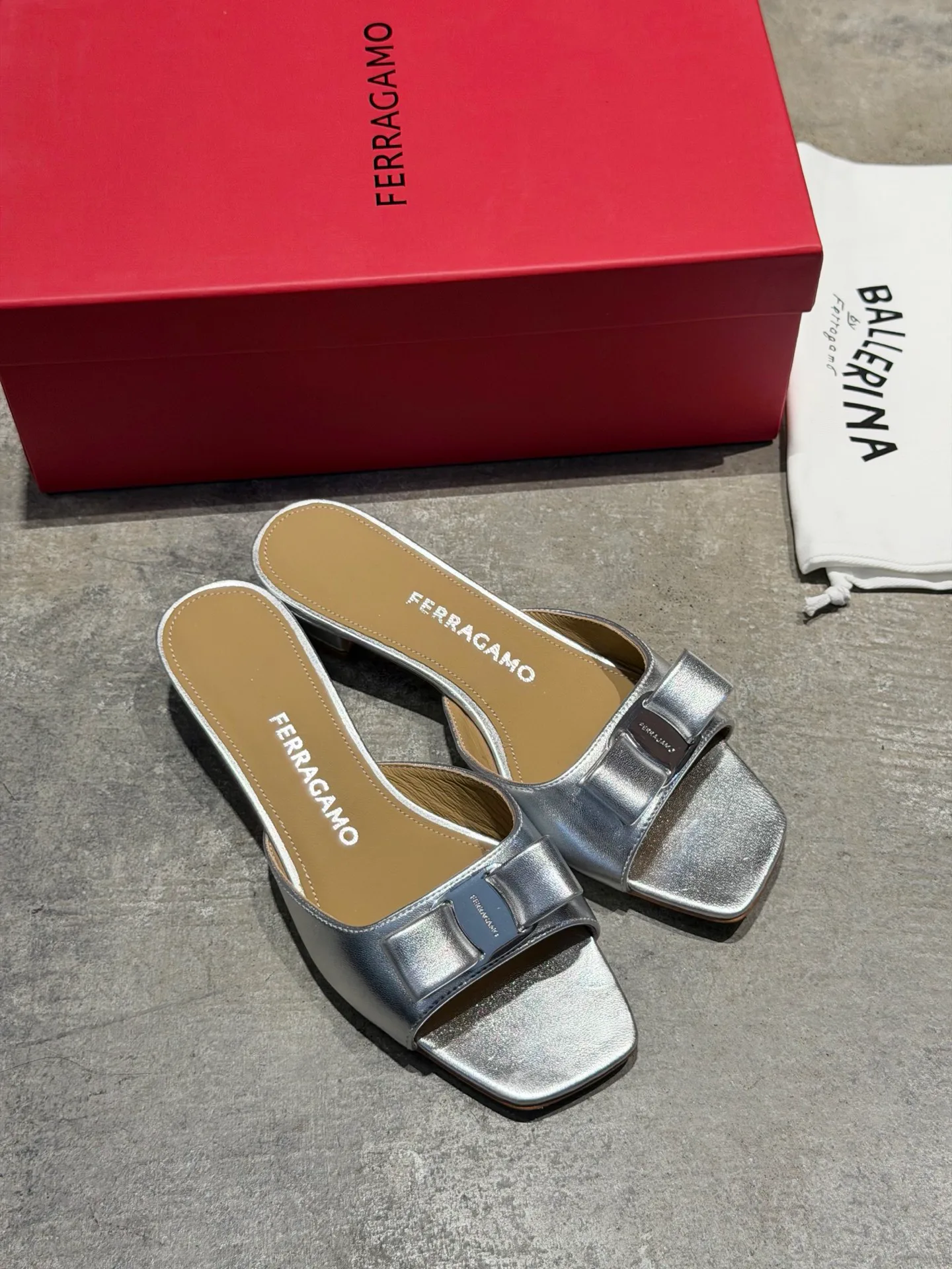 Women's Open-Toe Sandals SALVATORE FERRAGAMO 17642572