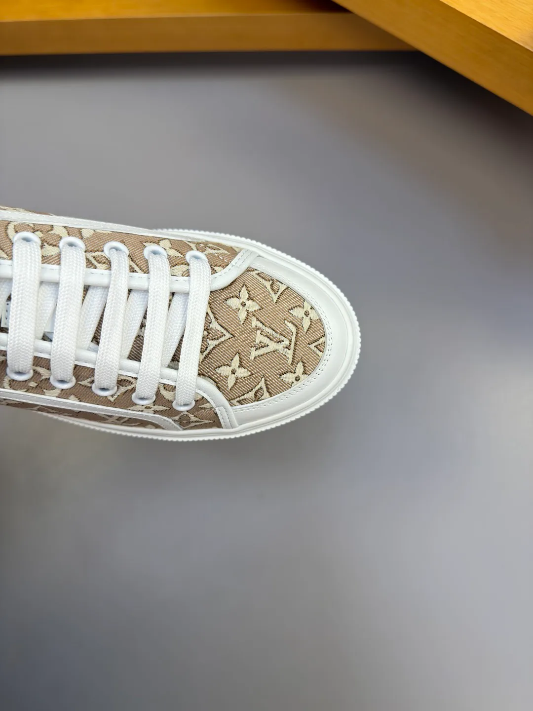 Women's Sneakers LOUIS VUITTON 17368538