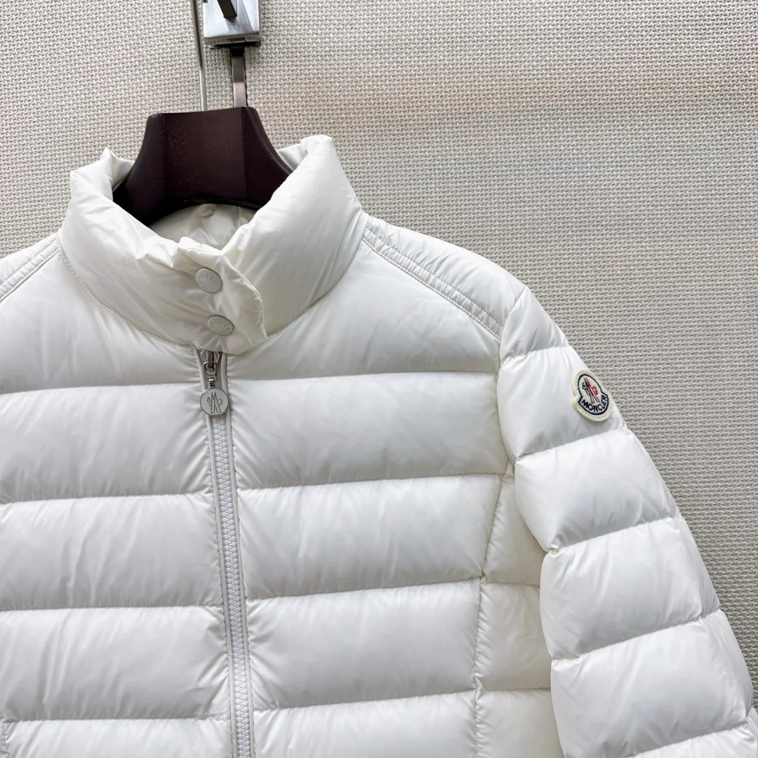 Women's Jackets And Down Jackets MONCLER 18450478