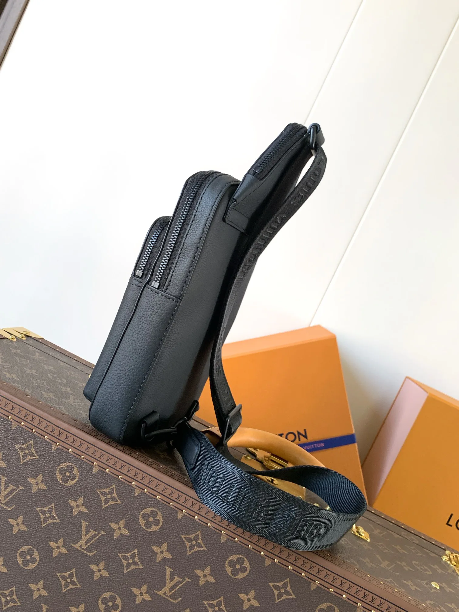 Women's Shoulder Bags LOUIS VUITTON 17948720