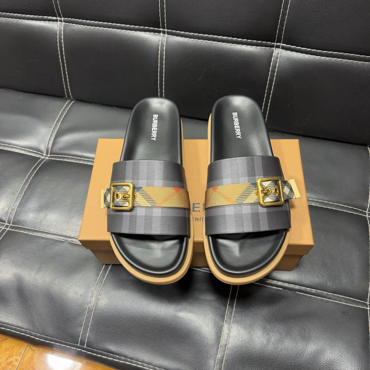 Men's Flip-Flops BURBERRY 17954963