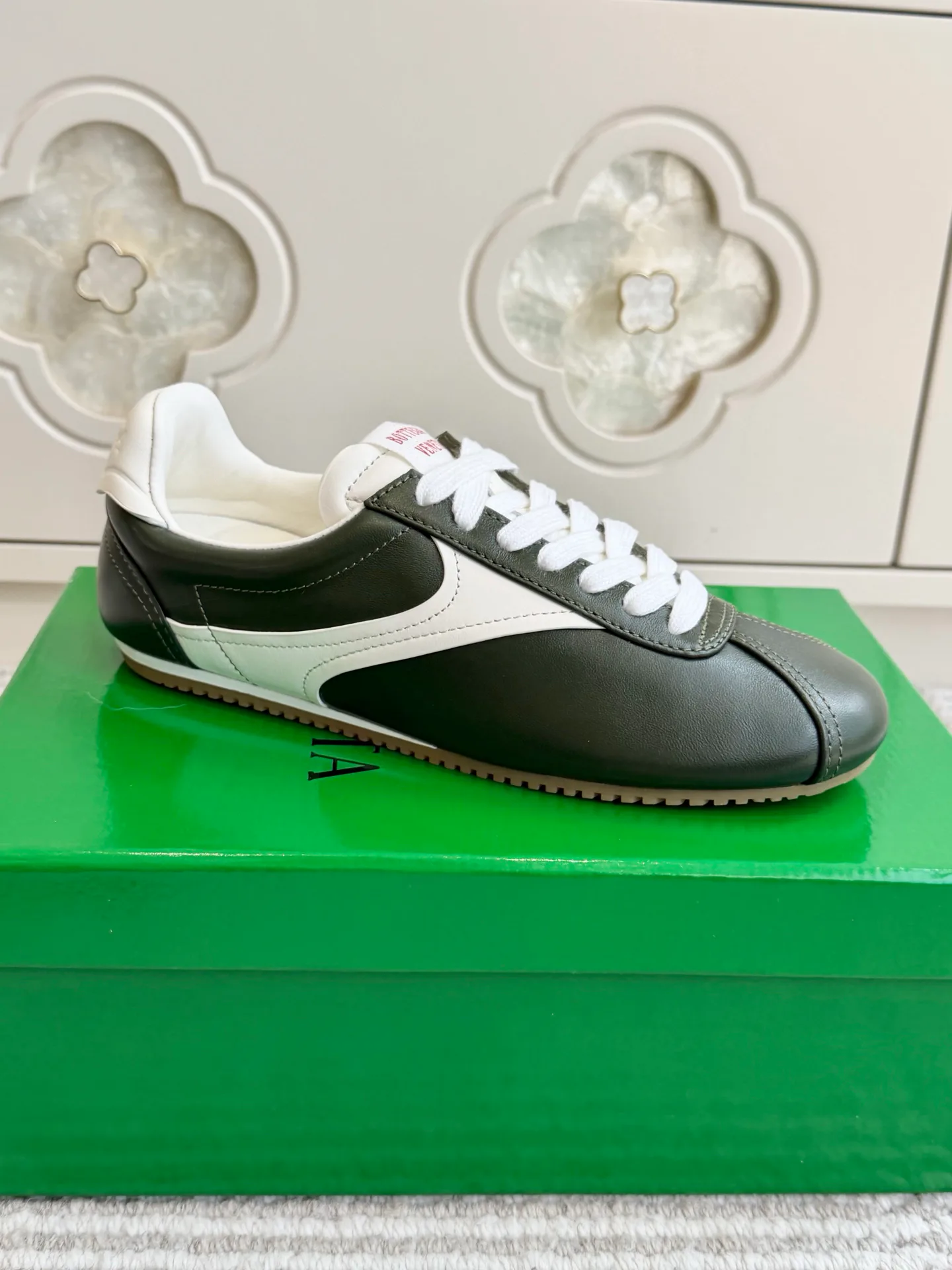 Women's Sneakers BOTTEGA VENETA 18092143