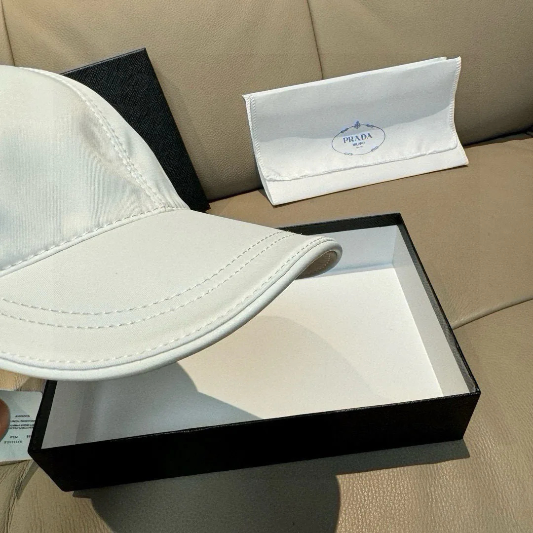 Hats PRADA 17604797