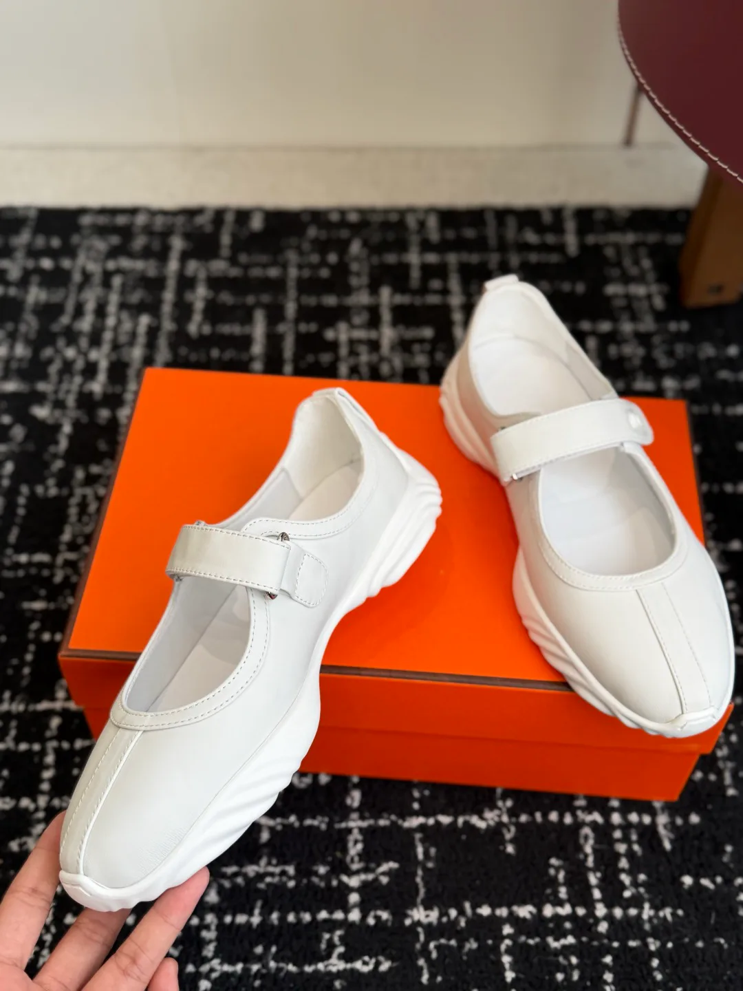 Кроссовки Женские Hermes 18610759