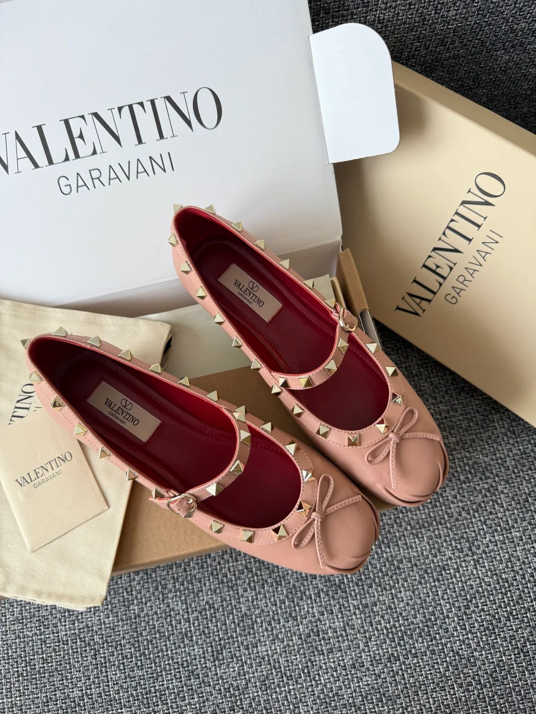 Women's Ballet Flats VALENTINO 18243752