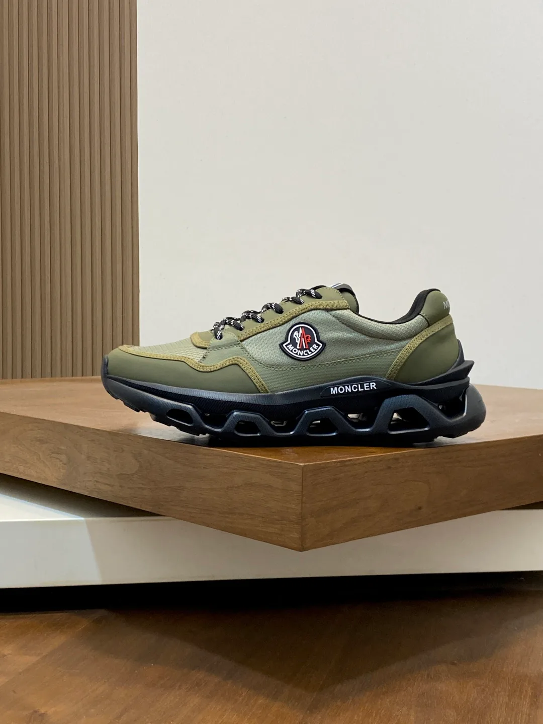 Кроссовки Мужские Moncler 18574079