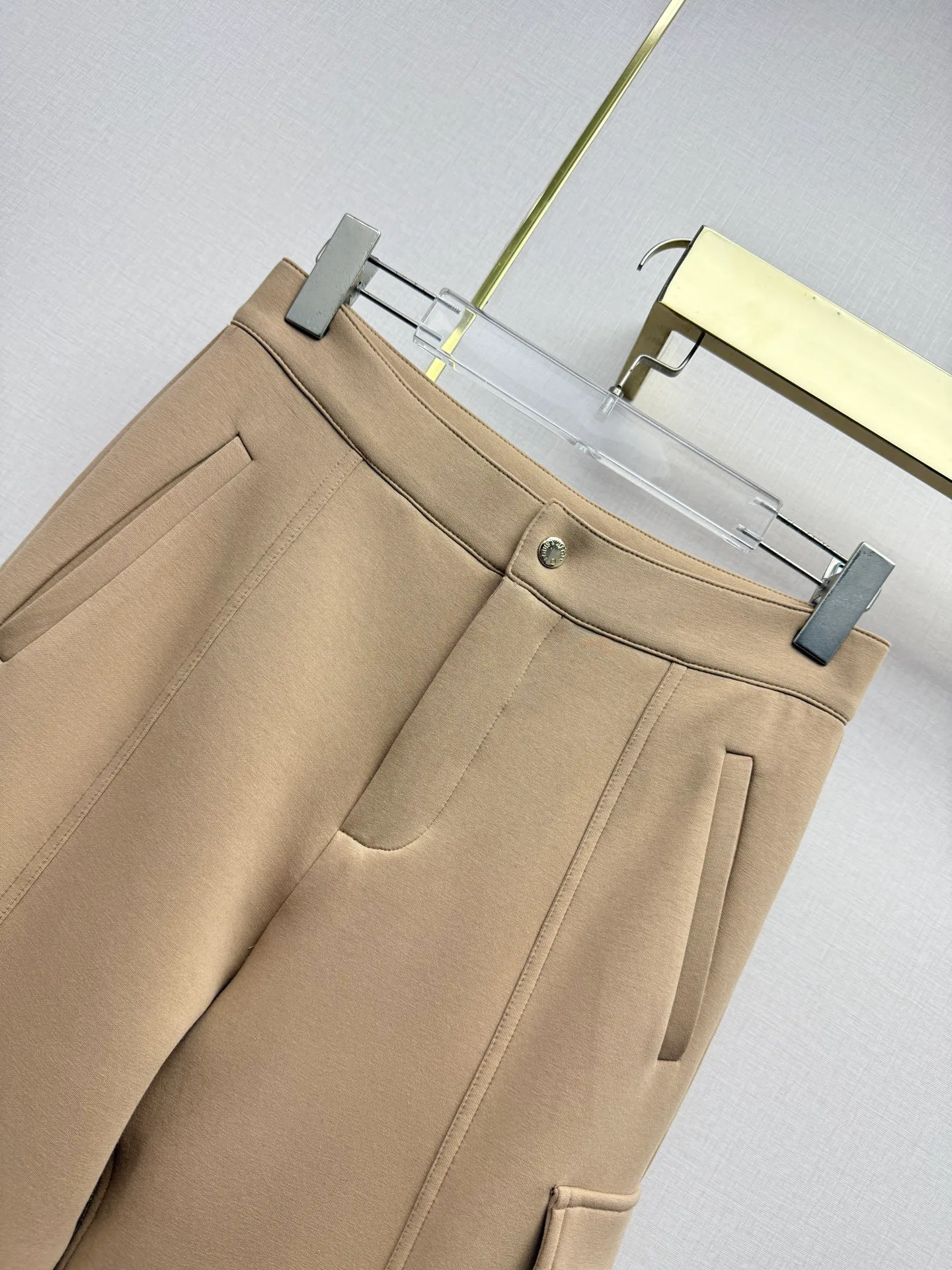 Women's Trousers LOUIS VUITTON 17829220