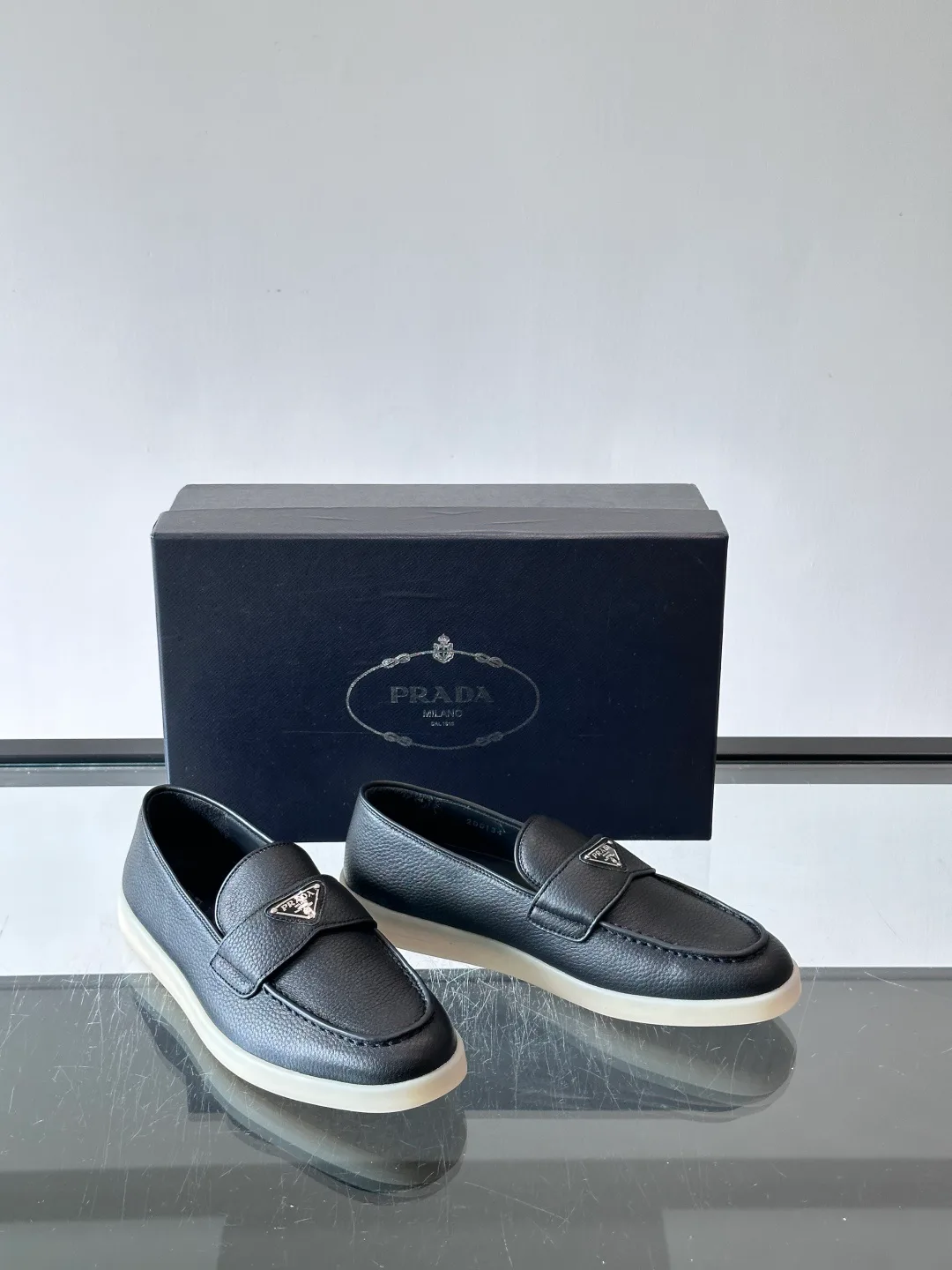 Men's Loafers And Dress Shoes PRADA 18102307