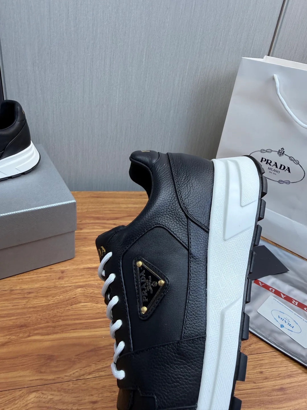 Men's Sneakers PRADA 18418641