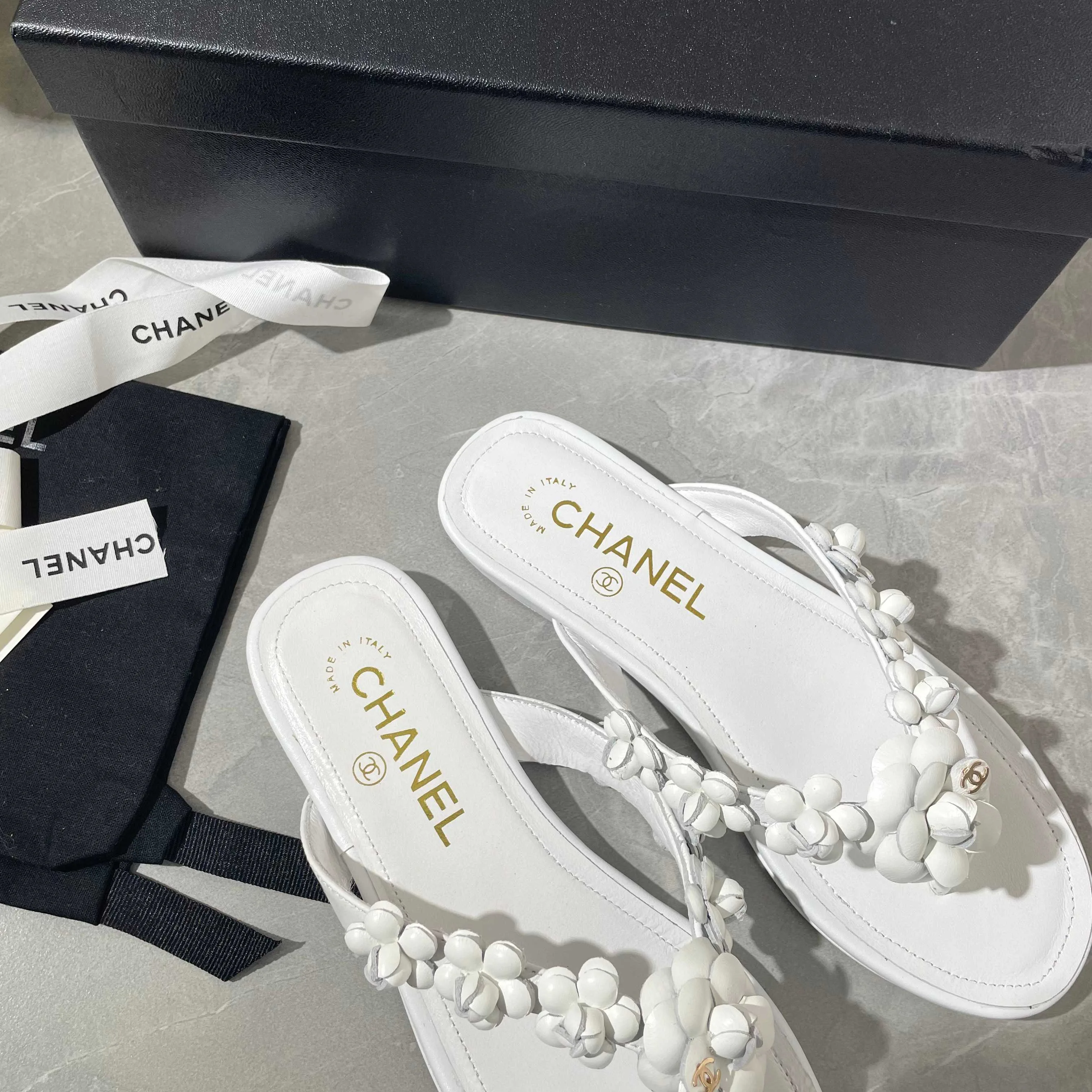 Women's Flip-Flops CHANEL 17947067