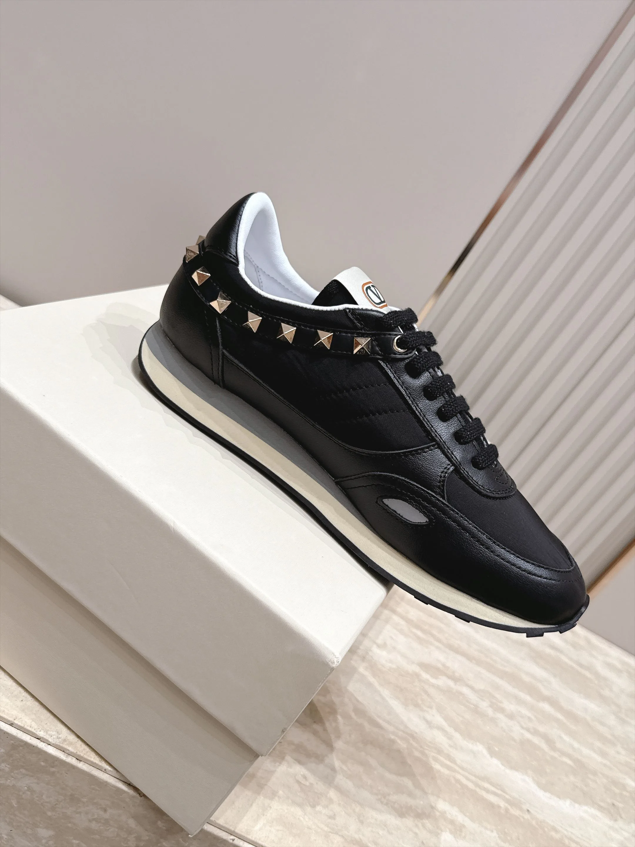Women's Sneakers VALENTINO 17876598