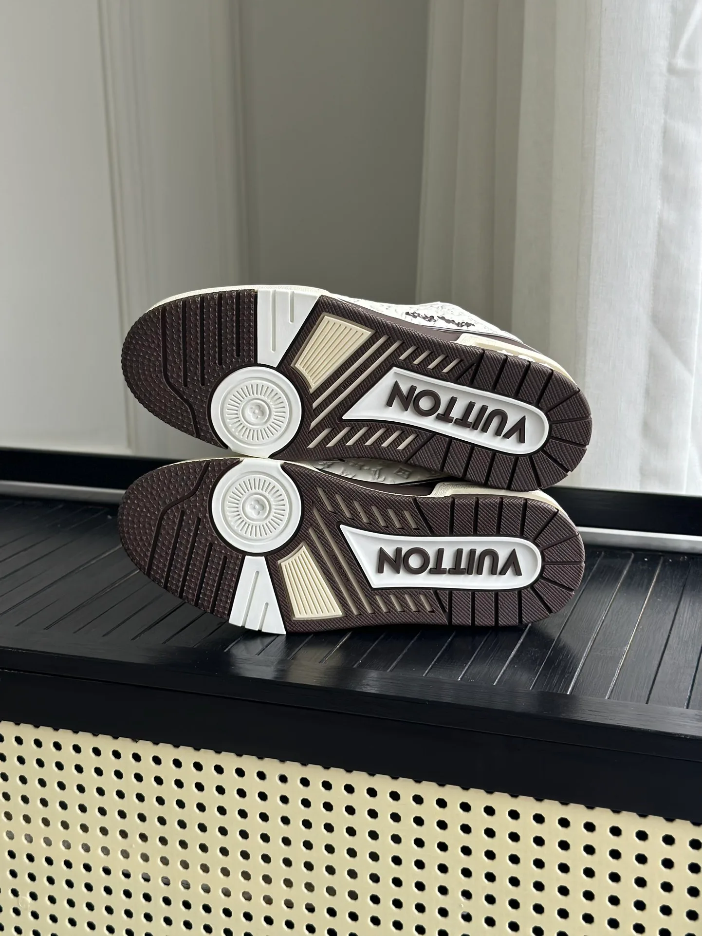 Women's Sneakers LOUIS VUITTON 18014116