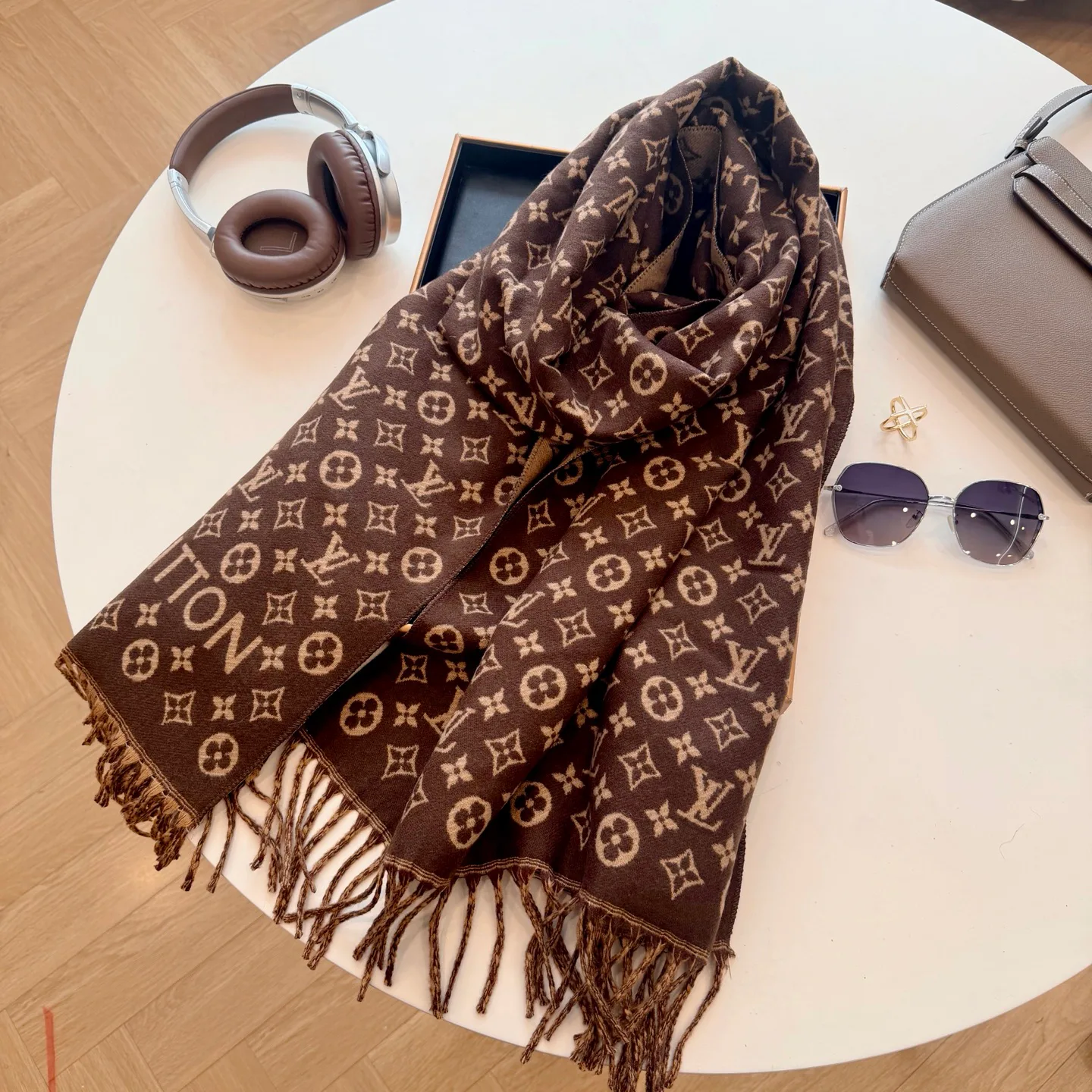 Scarves LOUIS VUITTON 18105495