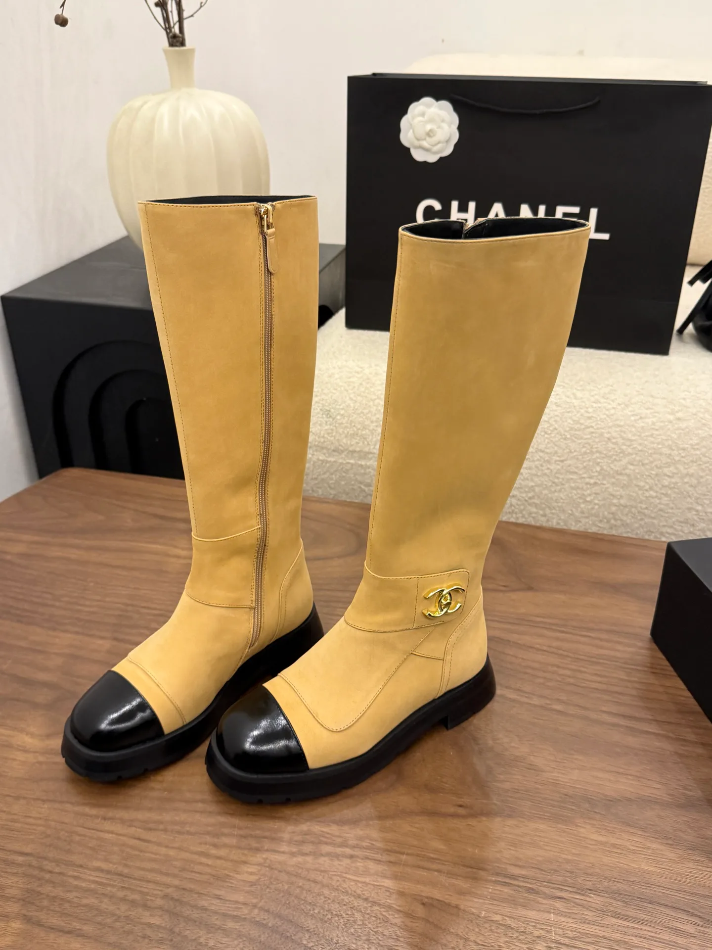 Women's Boots CHANEL 18323366