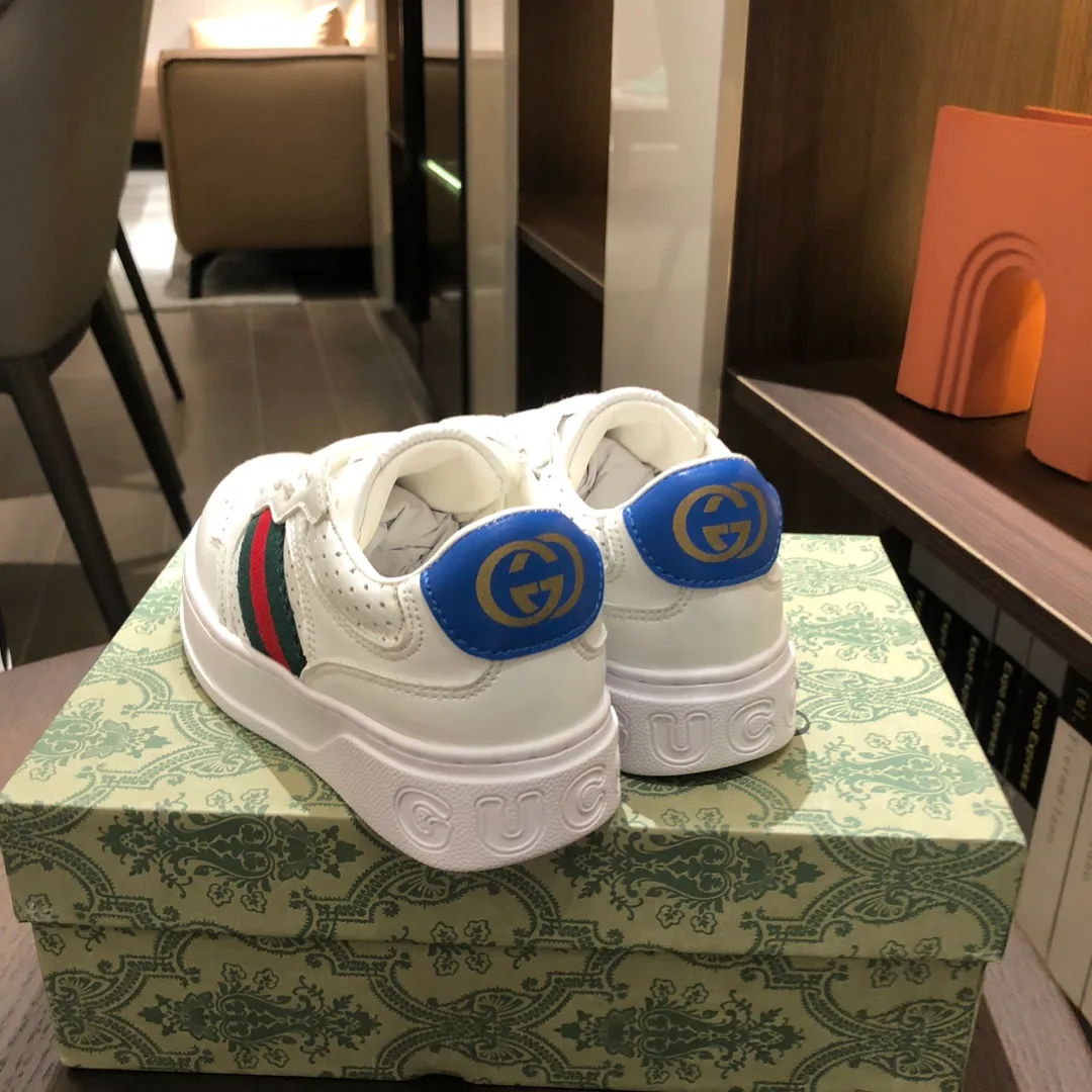 Women's Sneakers GUCCI 18445138