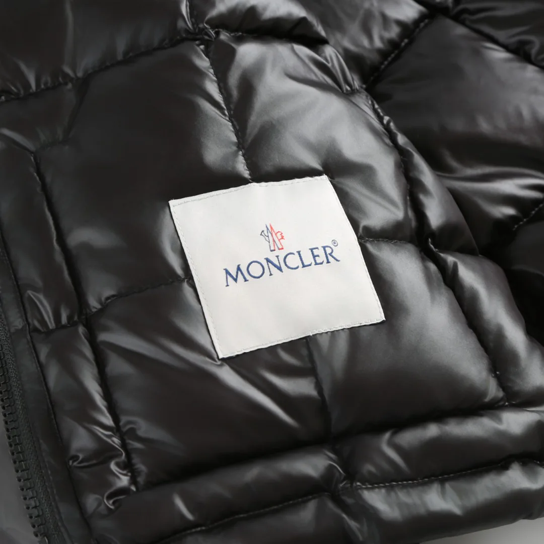 Women's Jackets And Down Jackets MONCLER 17964910