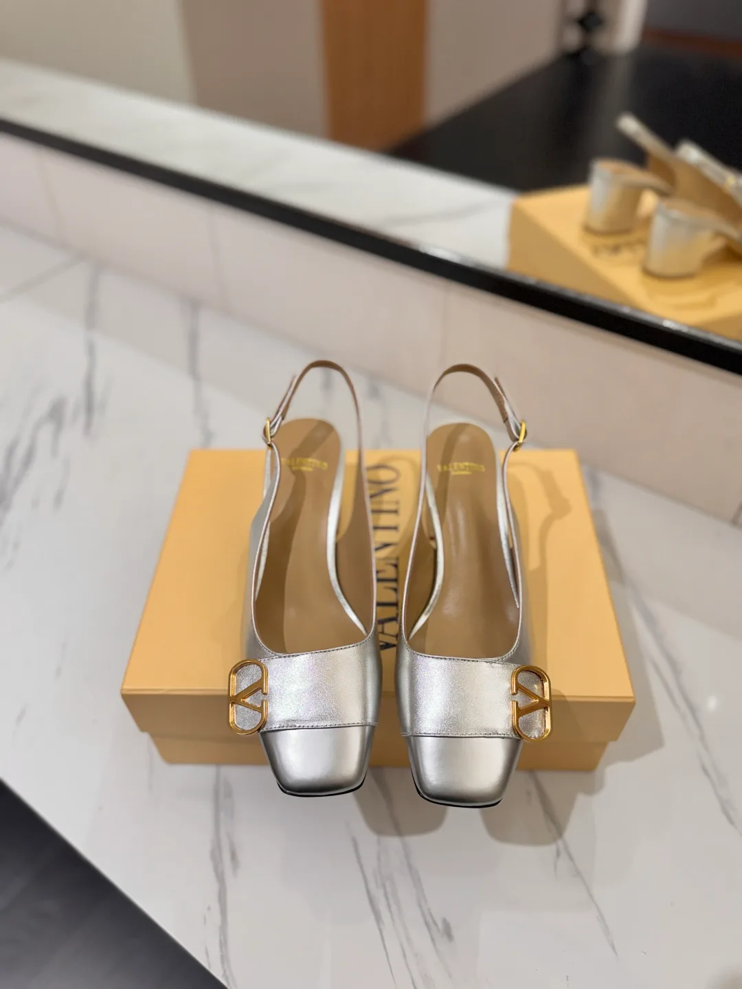 Women's Open-Toe Sandals VALENTINO 18134901
