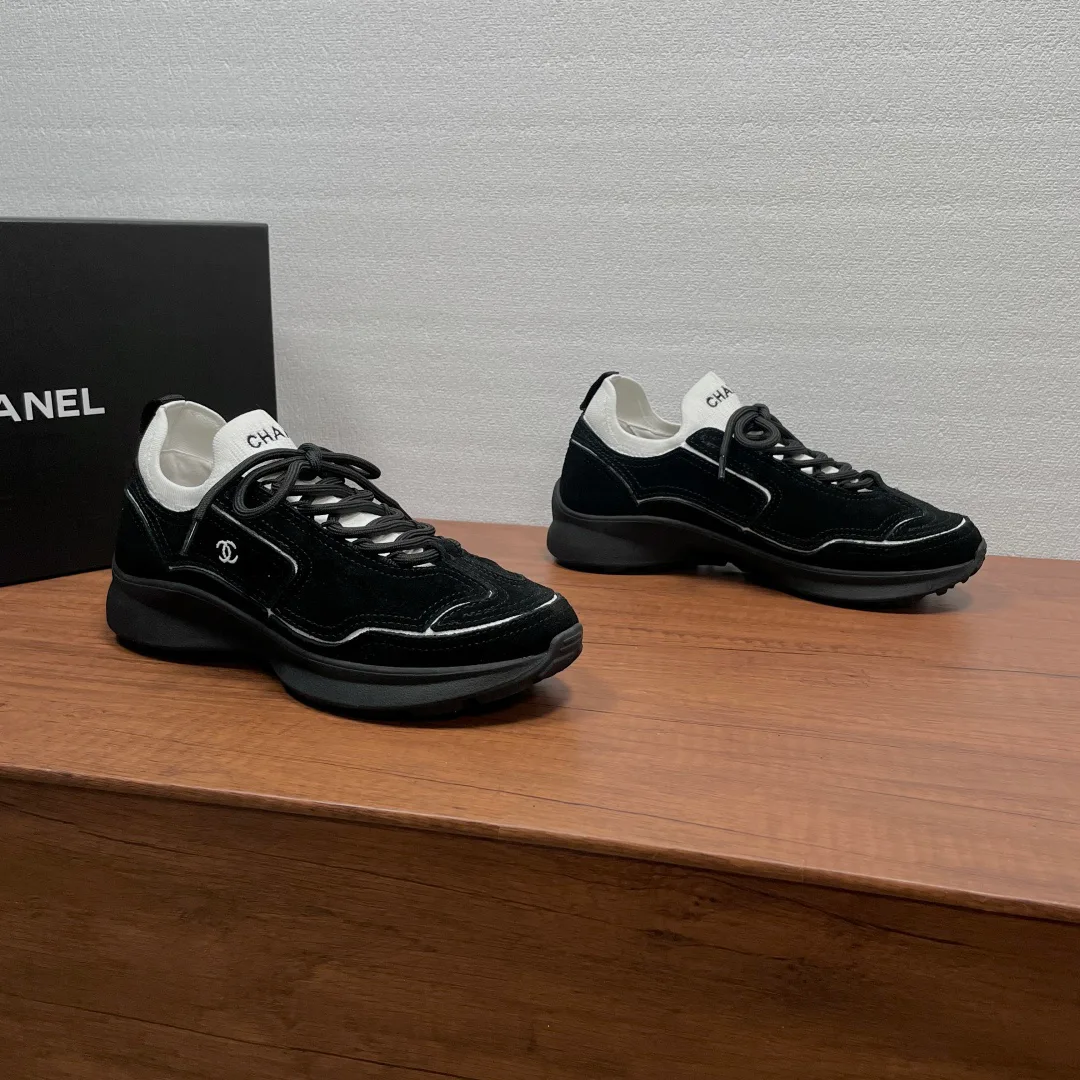 Women's Sneakers CHANEL 17542466