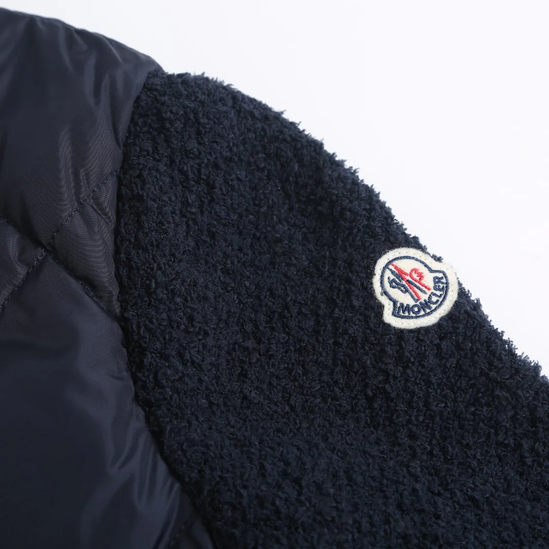 Women's Jackets And Down Jackets MONCLER 18048562