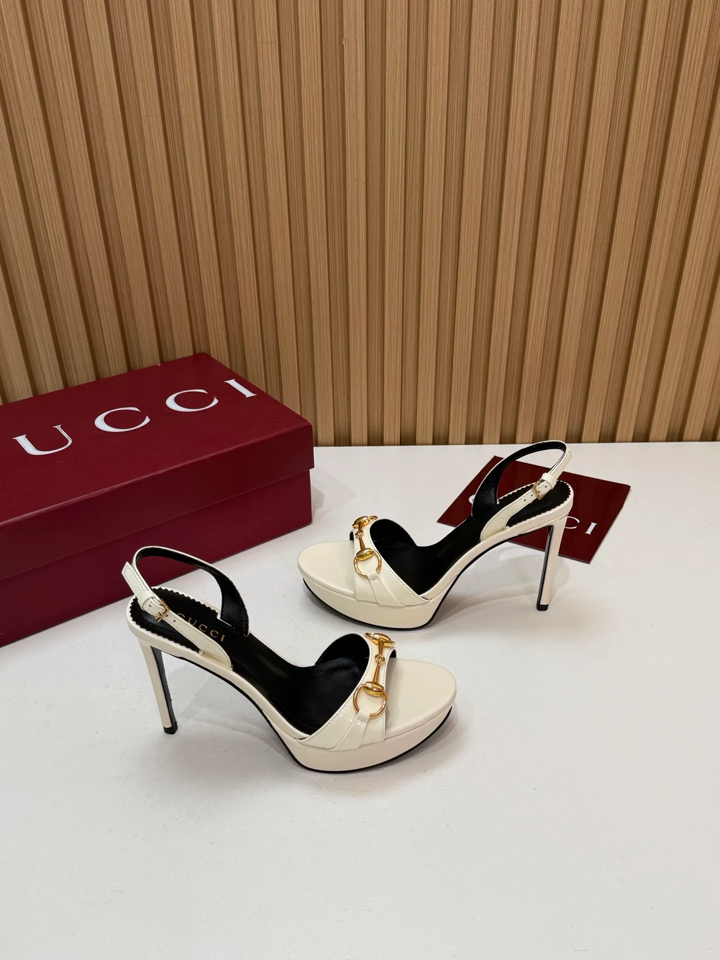 Women's Open-Toe Sandals GUCCI 18396263