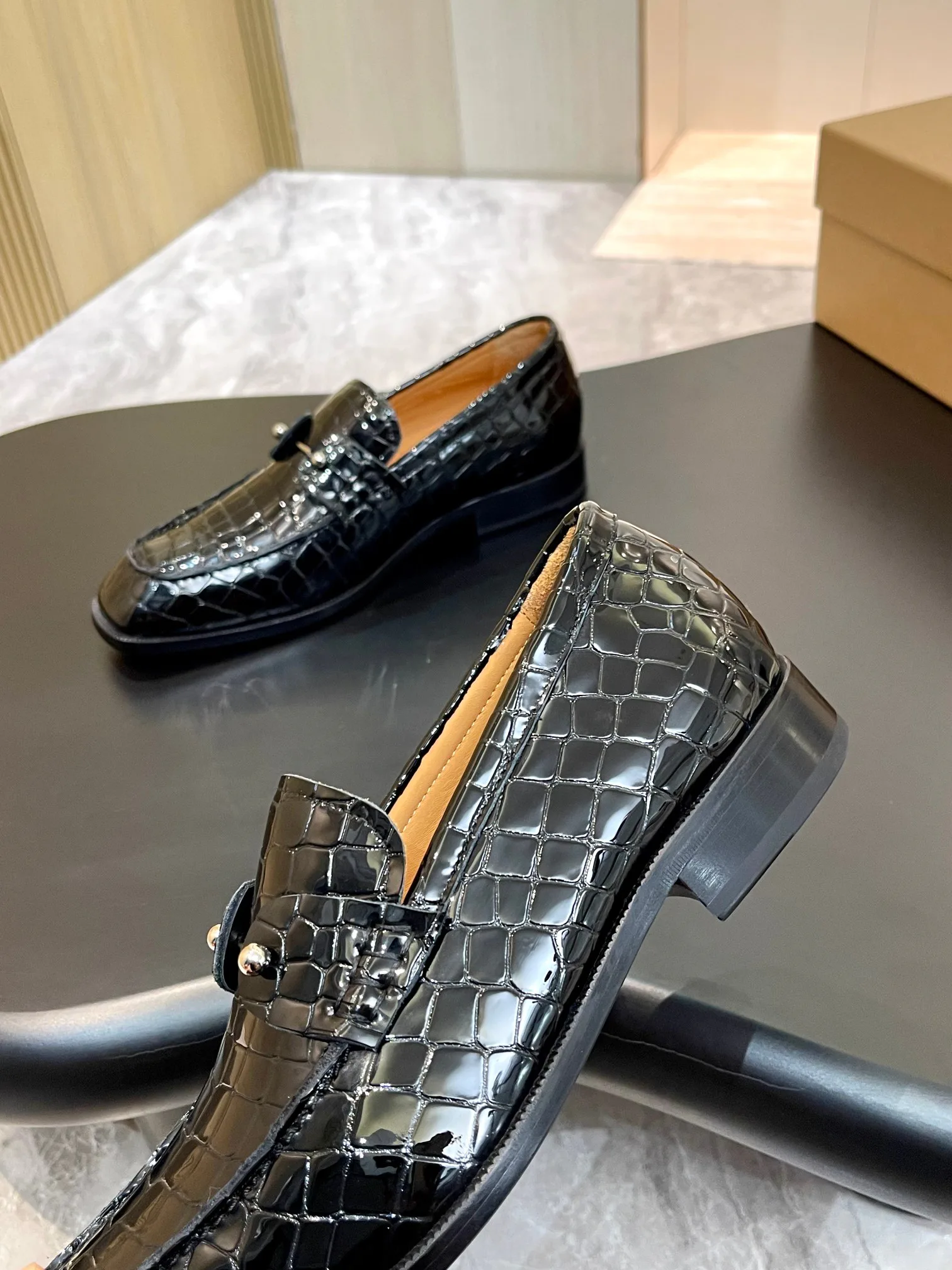 Men's Loafers And Dress Shoes CHRISTIAN LOUBOUTIN 18119124