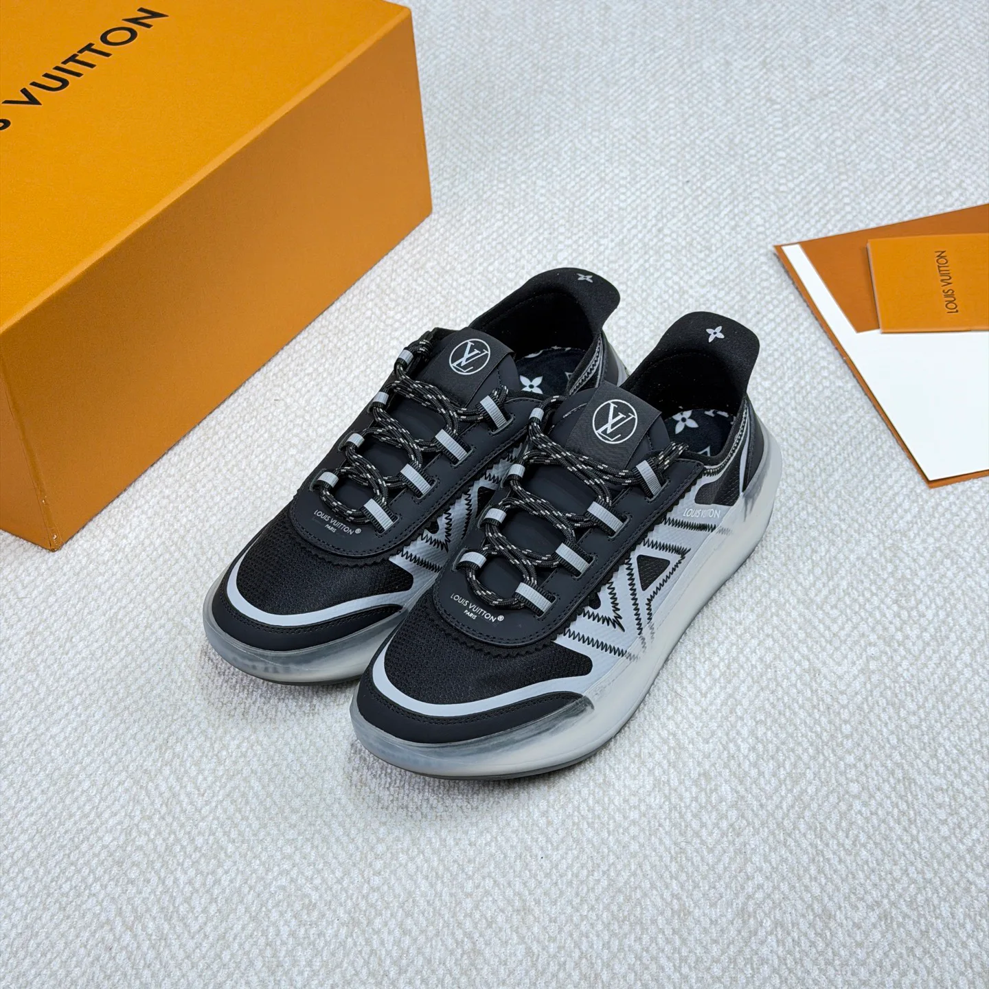 Women's Sneakers LOUIS VUITTON 18265146