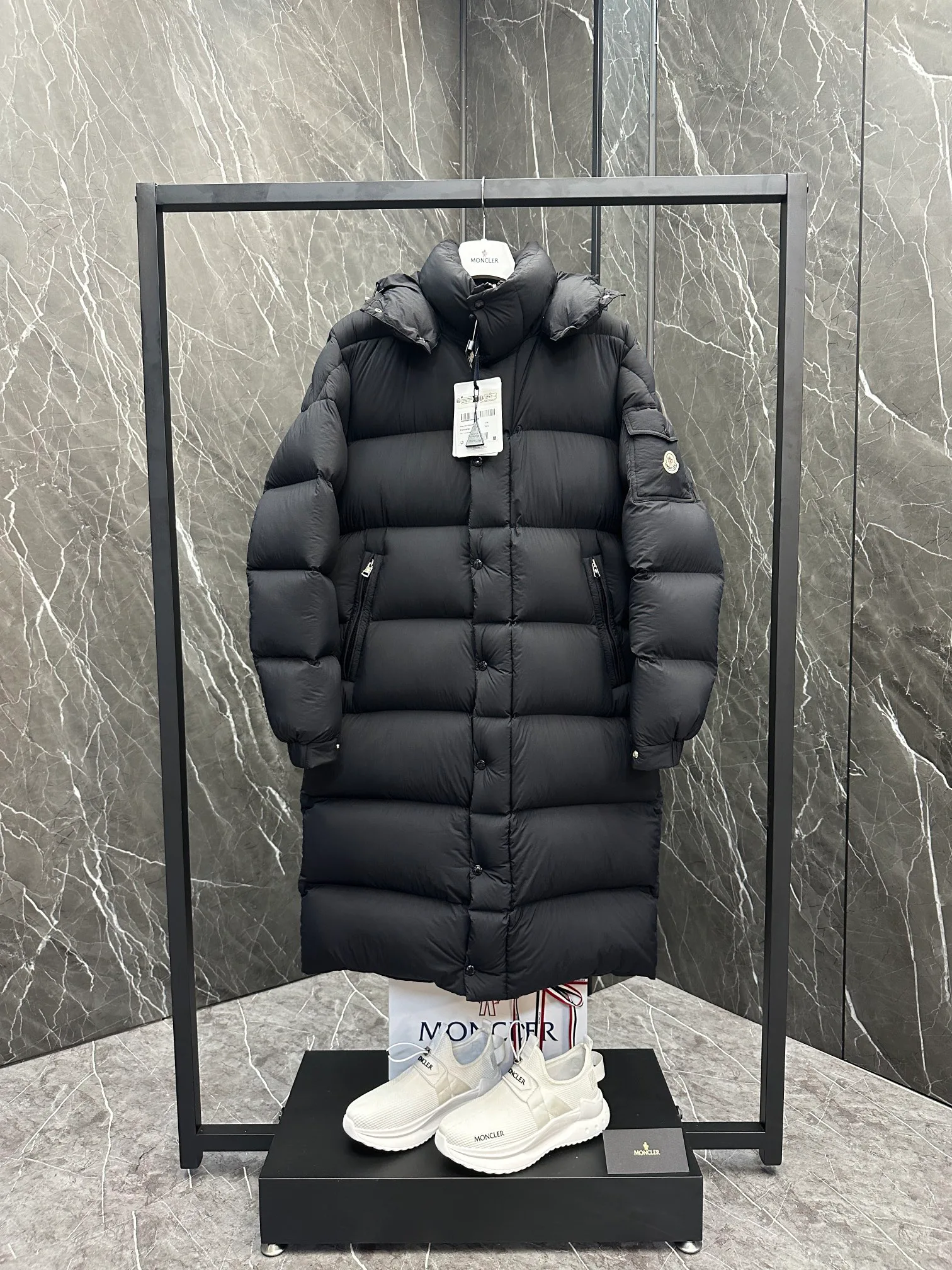 Куртки И Пуховики Мужские Moncler 18684490
