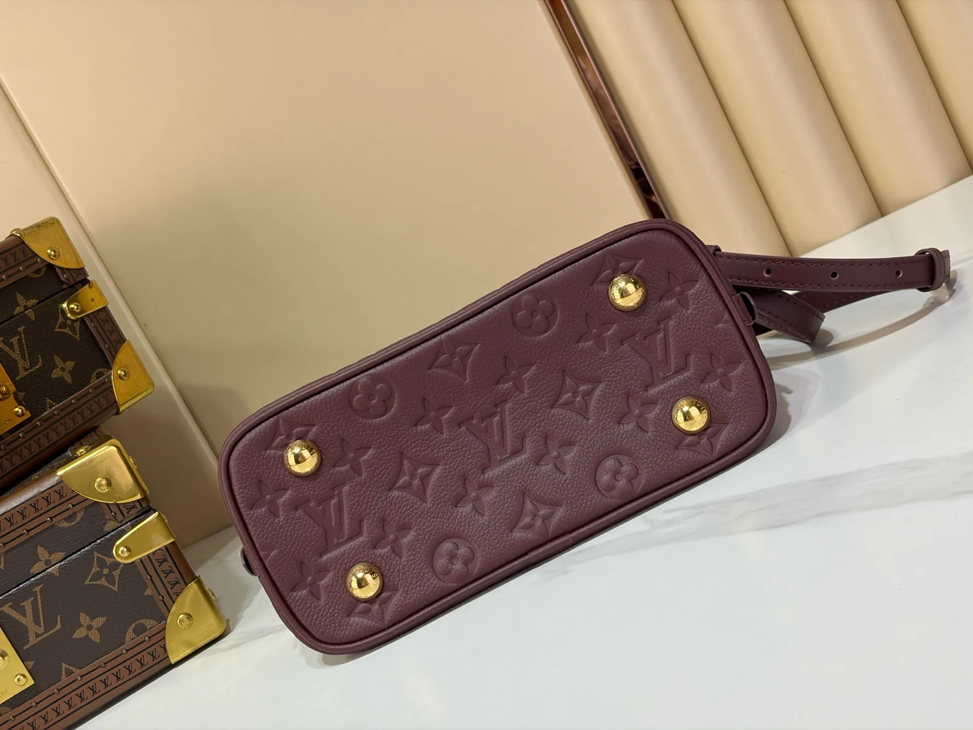 Women's Classic Handbags LOUIS VUITTON 18240293