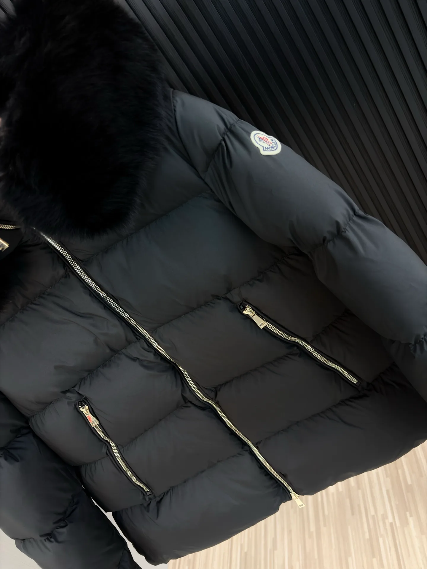 Women's Jackets And Down Jackets MONCLER 18111423