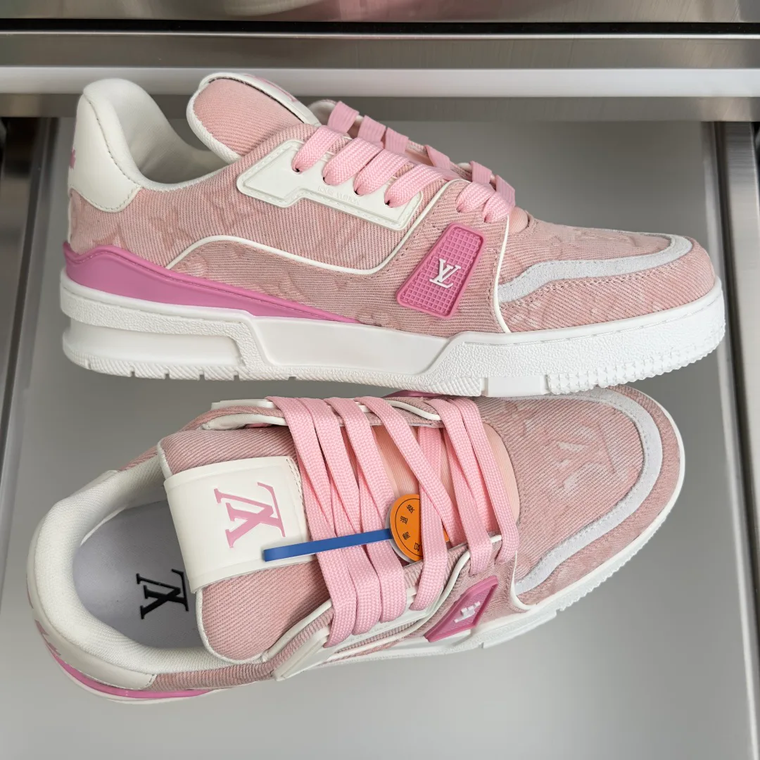Women's Sneakers LOUIS VUITTON 17483688