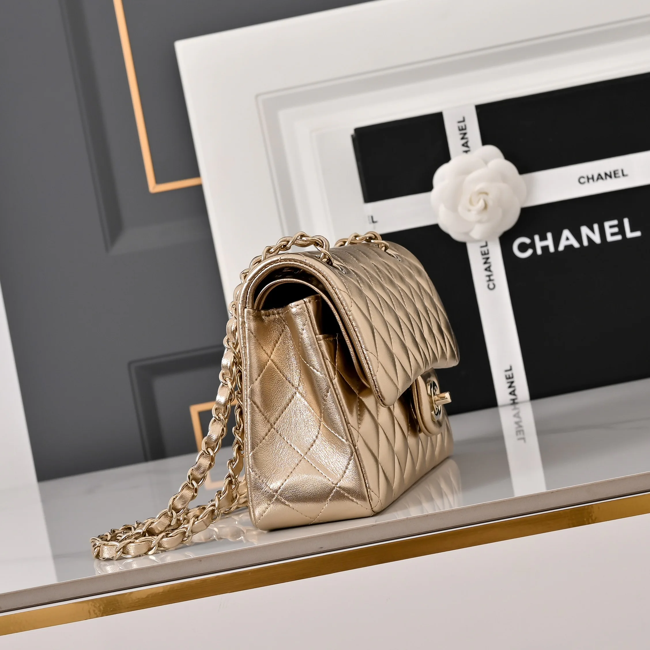 Women's Classic Handbags CHANEL 18307547