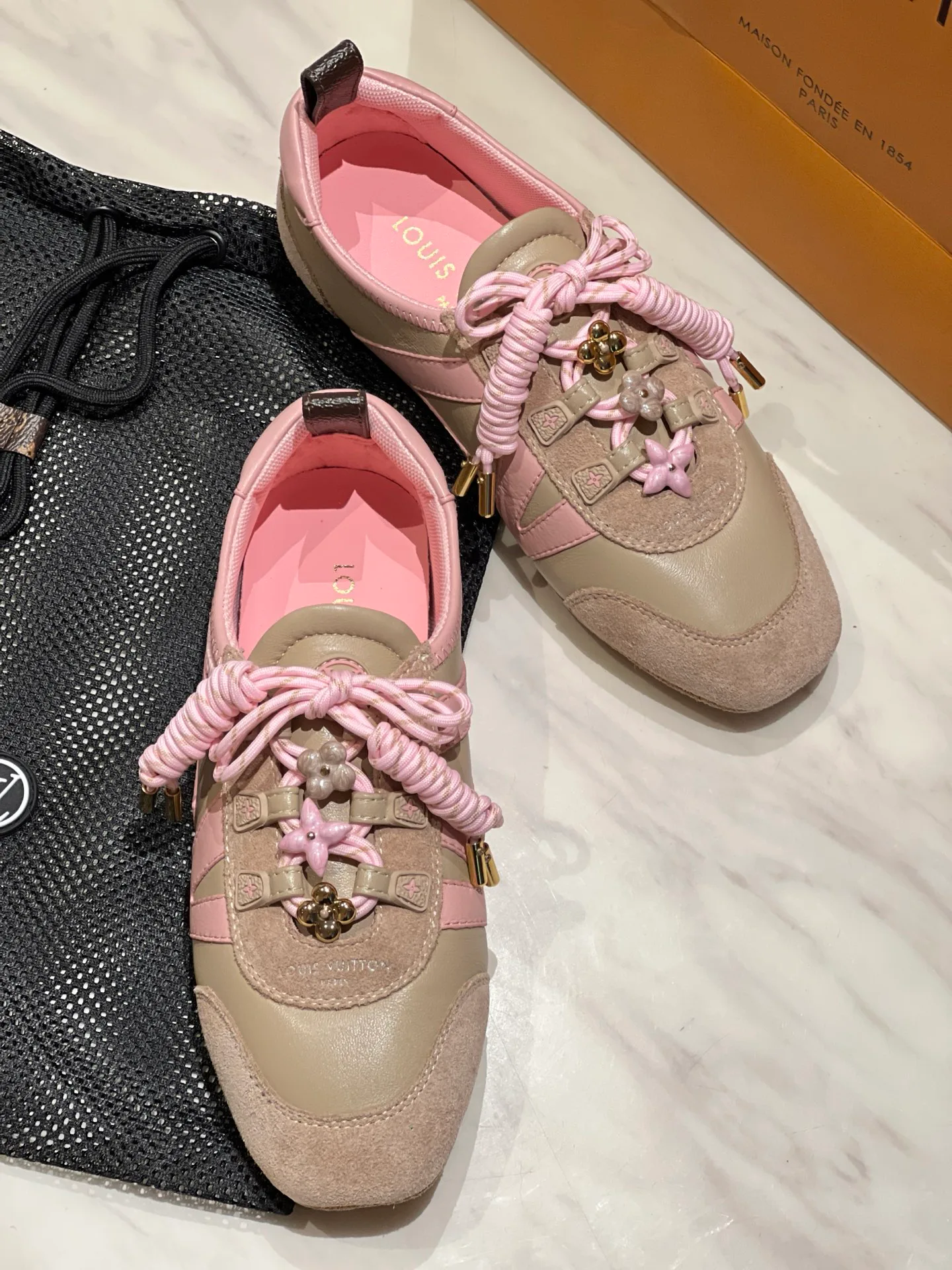 Women's Sneakers LOUIS VUITTON 18194164