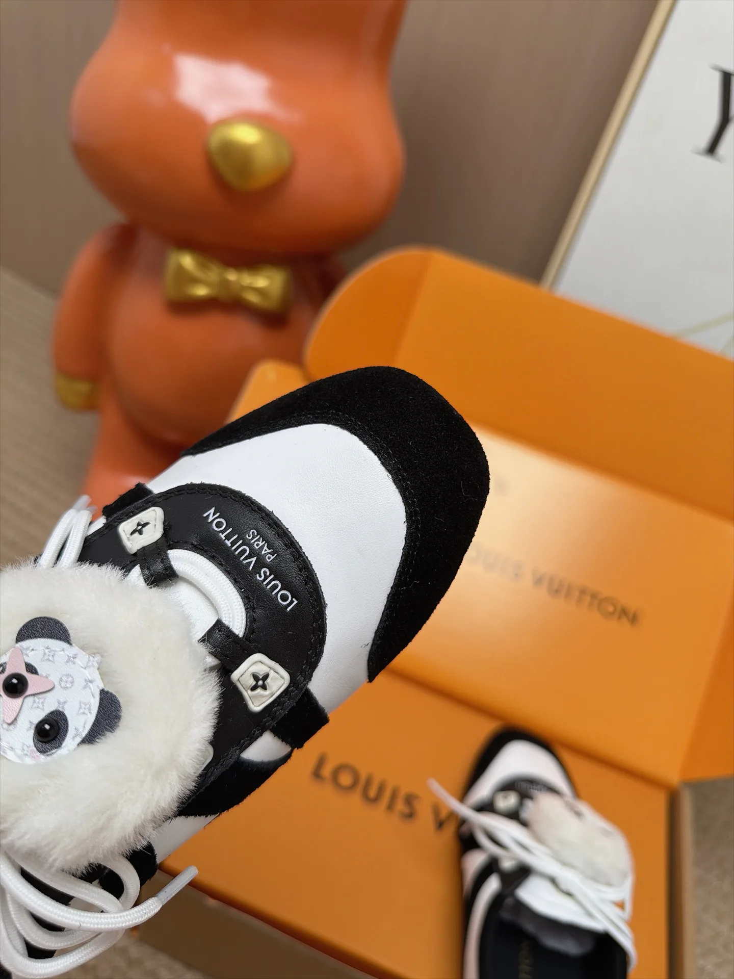 Women's Sneakers LOUIS VUITTON 18063010