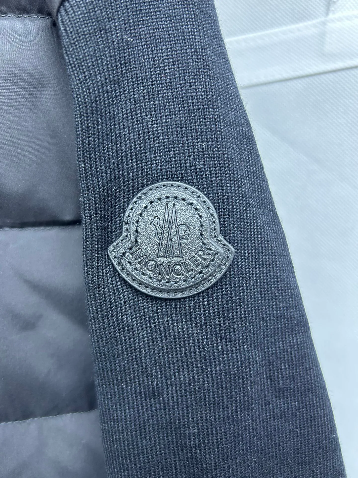 Women's Jackets And Down Jackets MONCLER 17323195