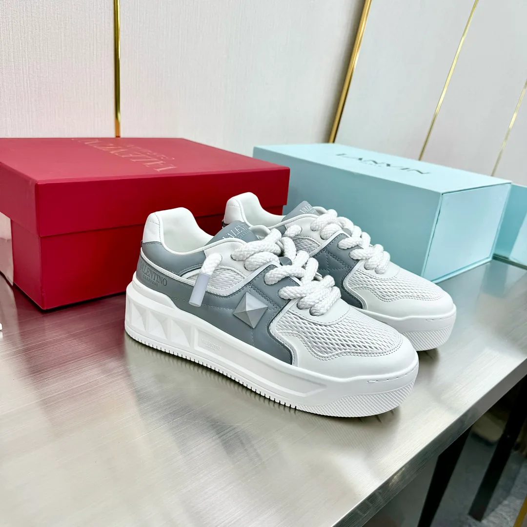 Women's Sneakers VALENTINO 17904340