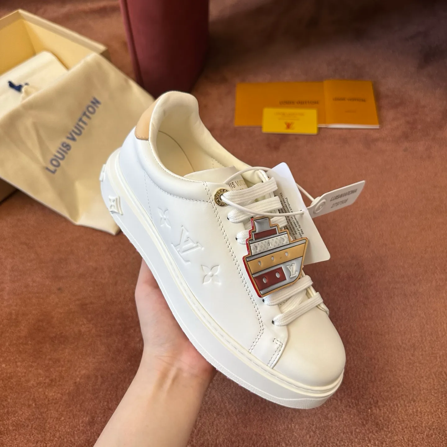 Women's Sneakers LOUIS VUITTON 18120680