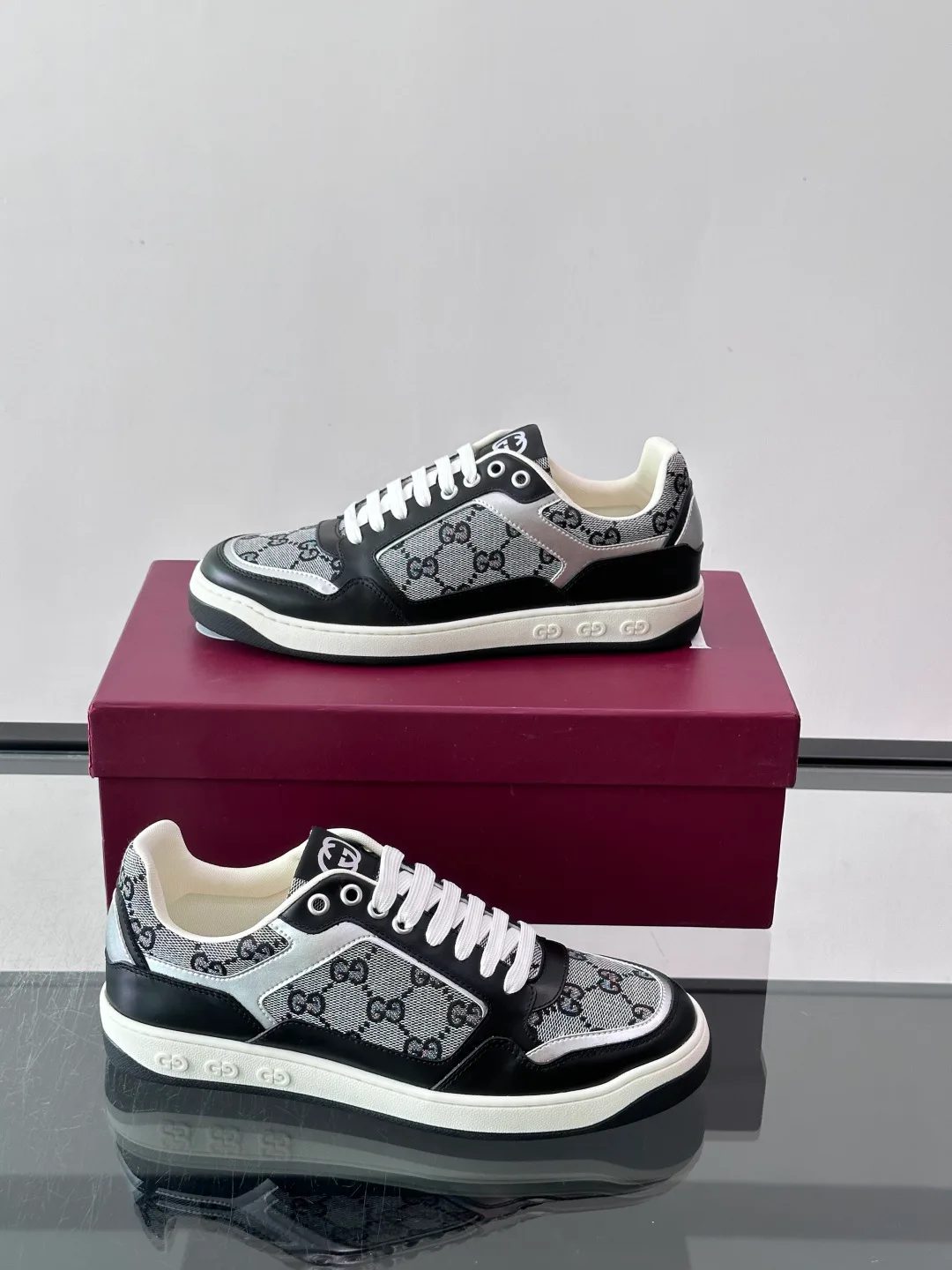 Women's Sneakers GUCCI 18102695