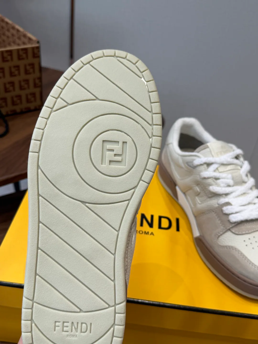 Women's Sneakers FENDI 17908427