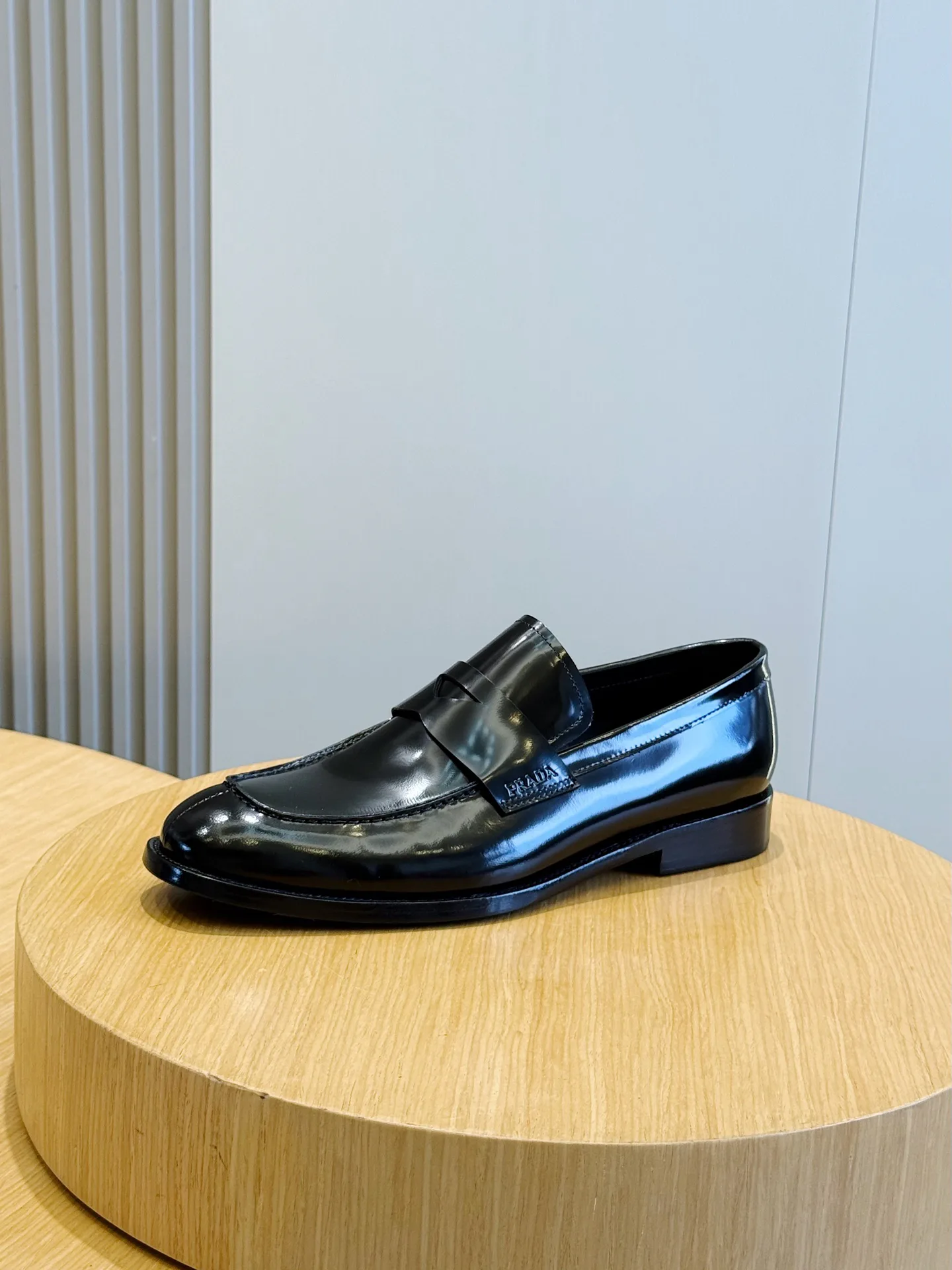 Men's Loafers And Dress Shoes PRADA 18139694