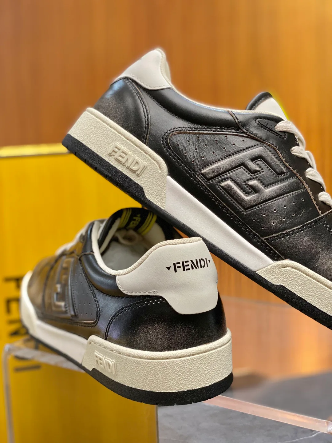Women's Sneakers FENDI 18119370