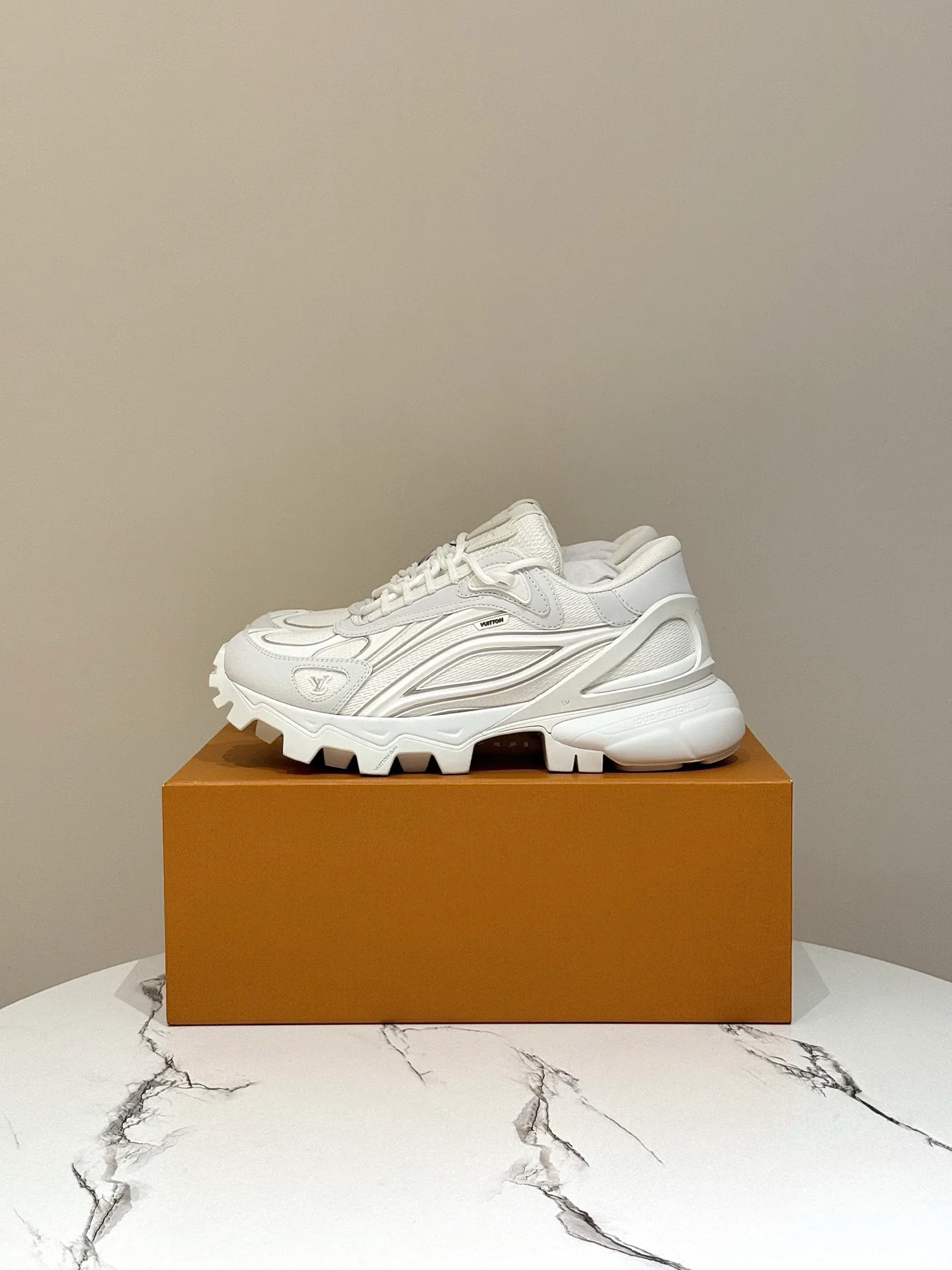 Women's Sneakers LOUIS VUITTON 17872796