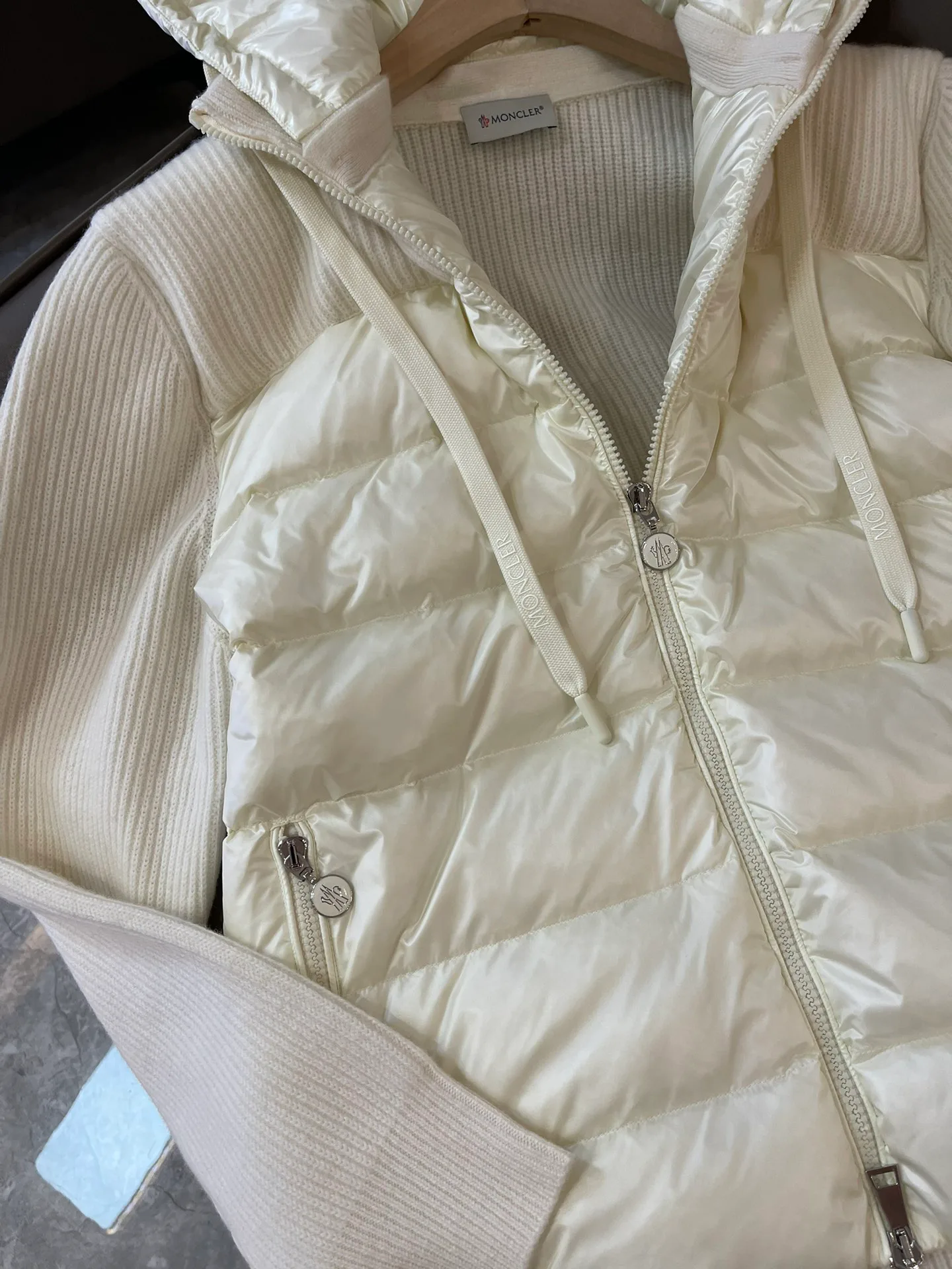 Women's Jackets And Down Jackets MONCLER 17886536