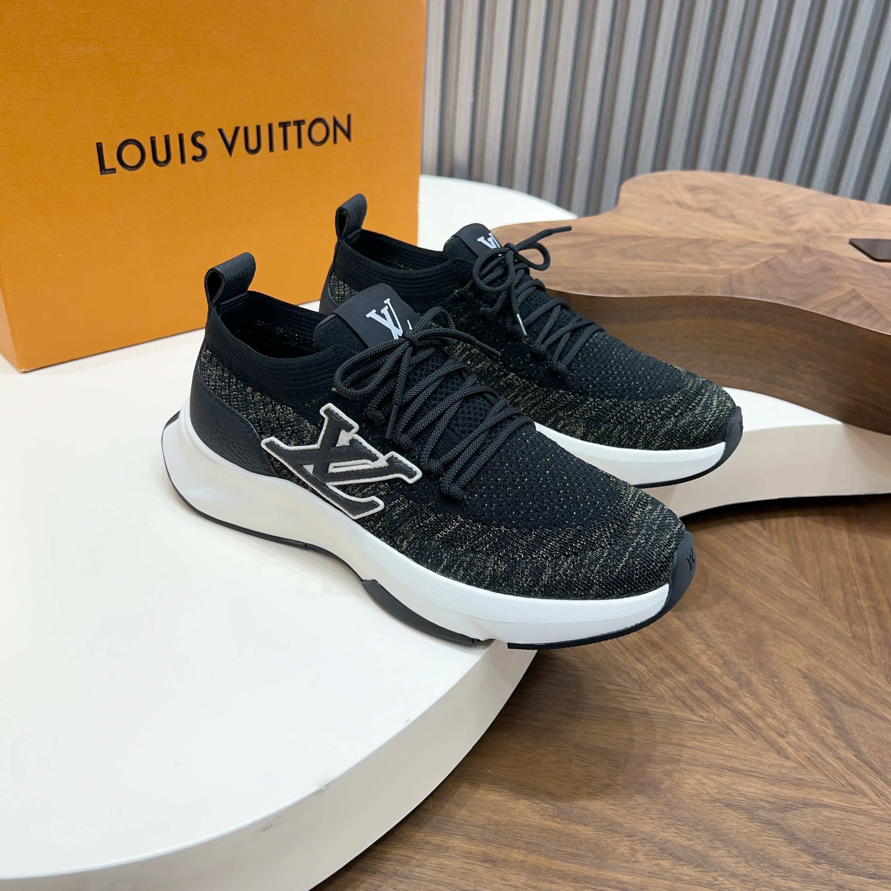 Men's Sneakers LOUIS VUITTON 17916668