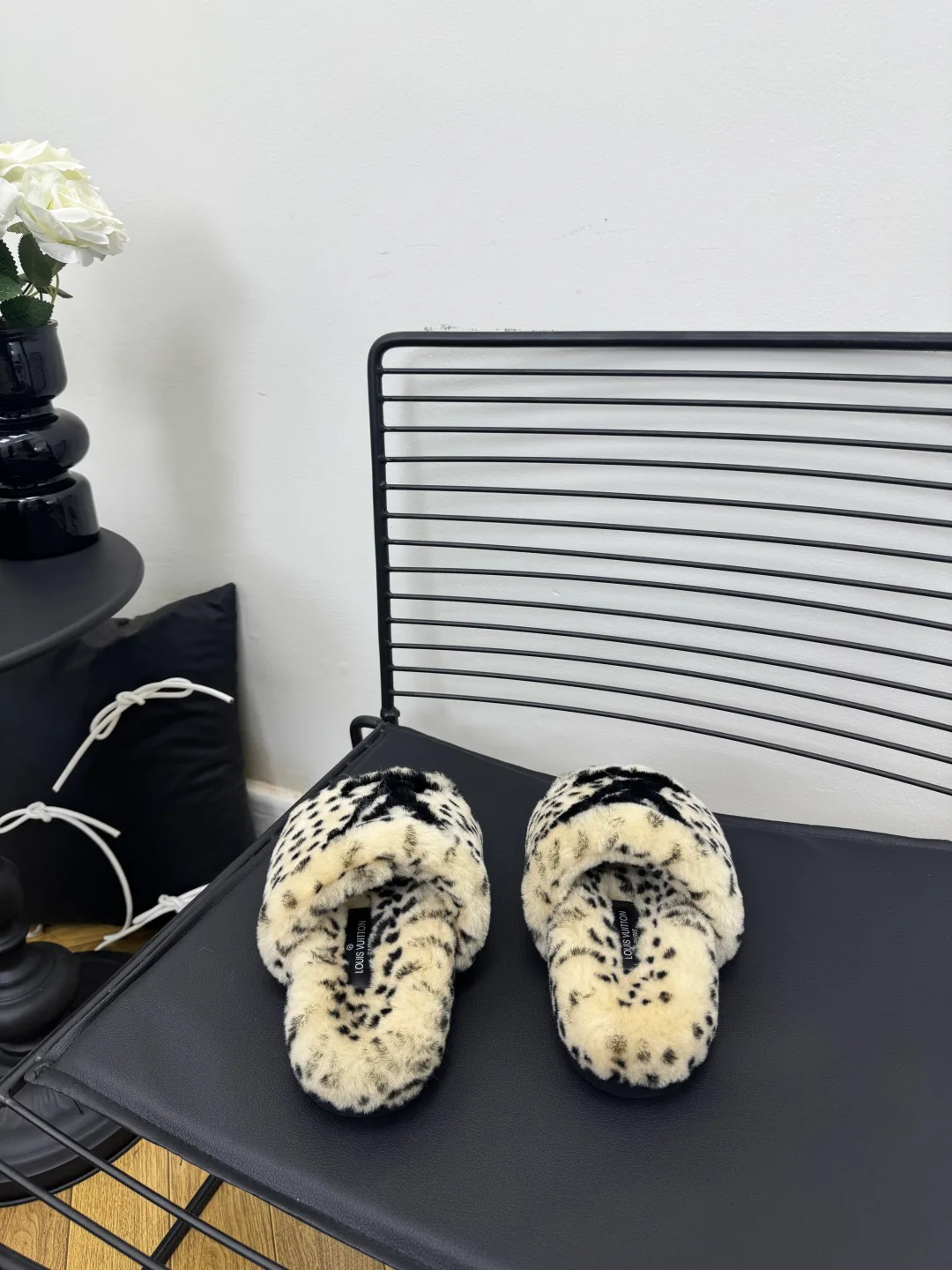 Women's Slippers LOUIS VUITTON 18366817