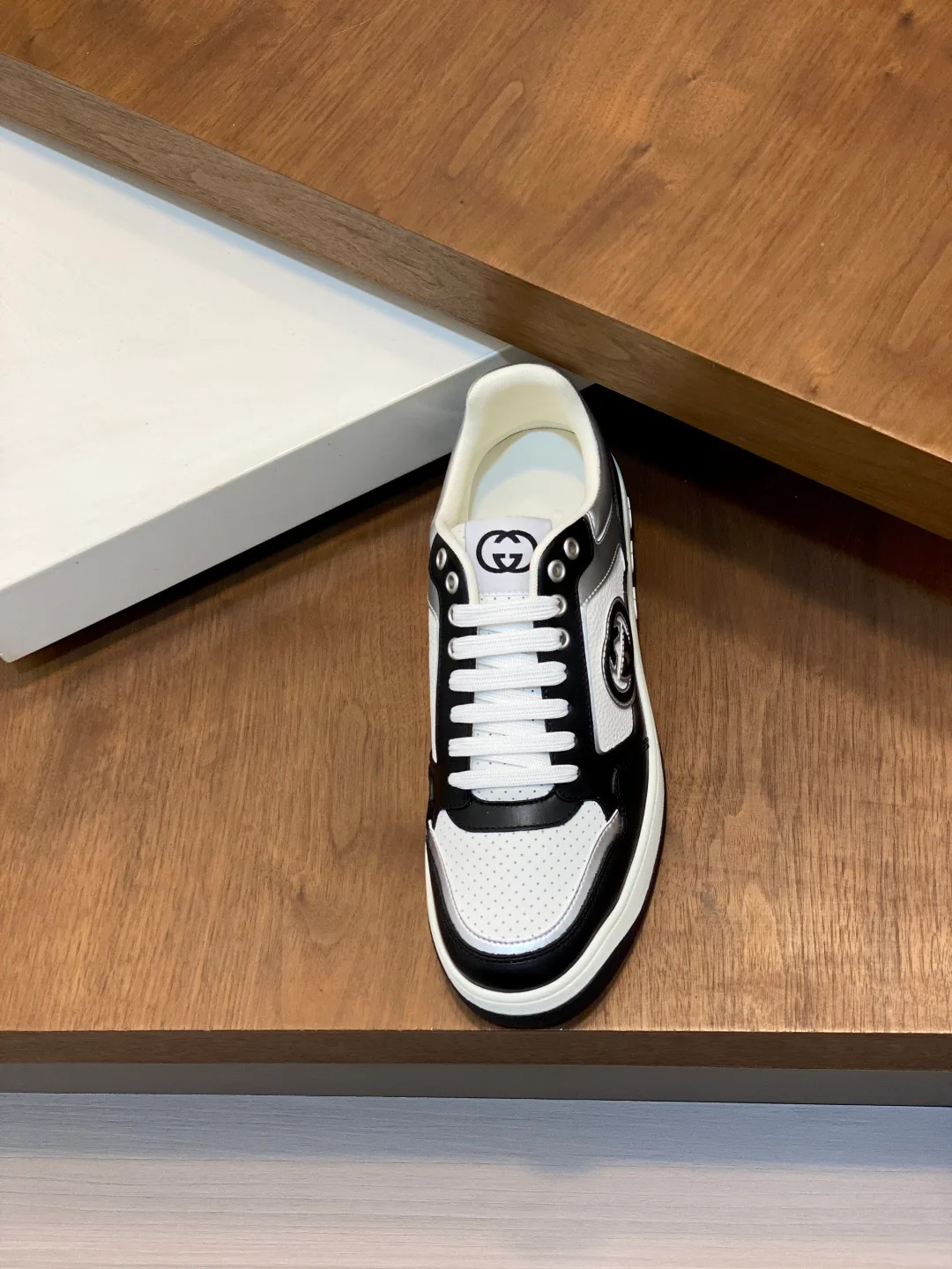 Men's Sneakers GUCCI 18039634